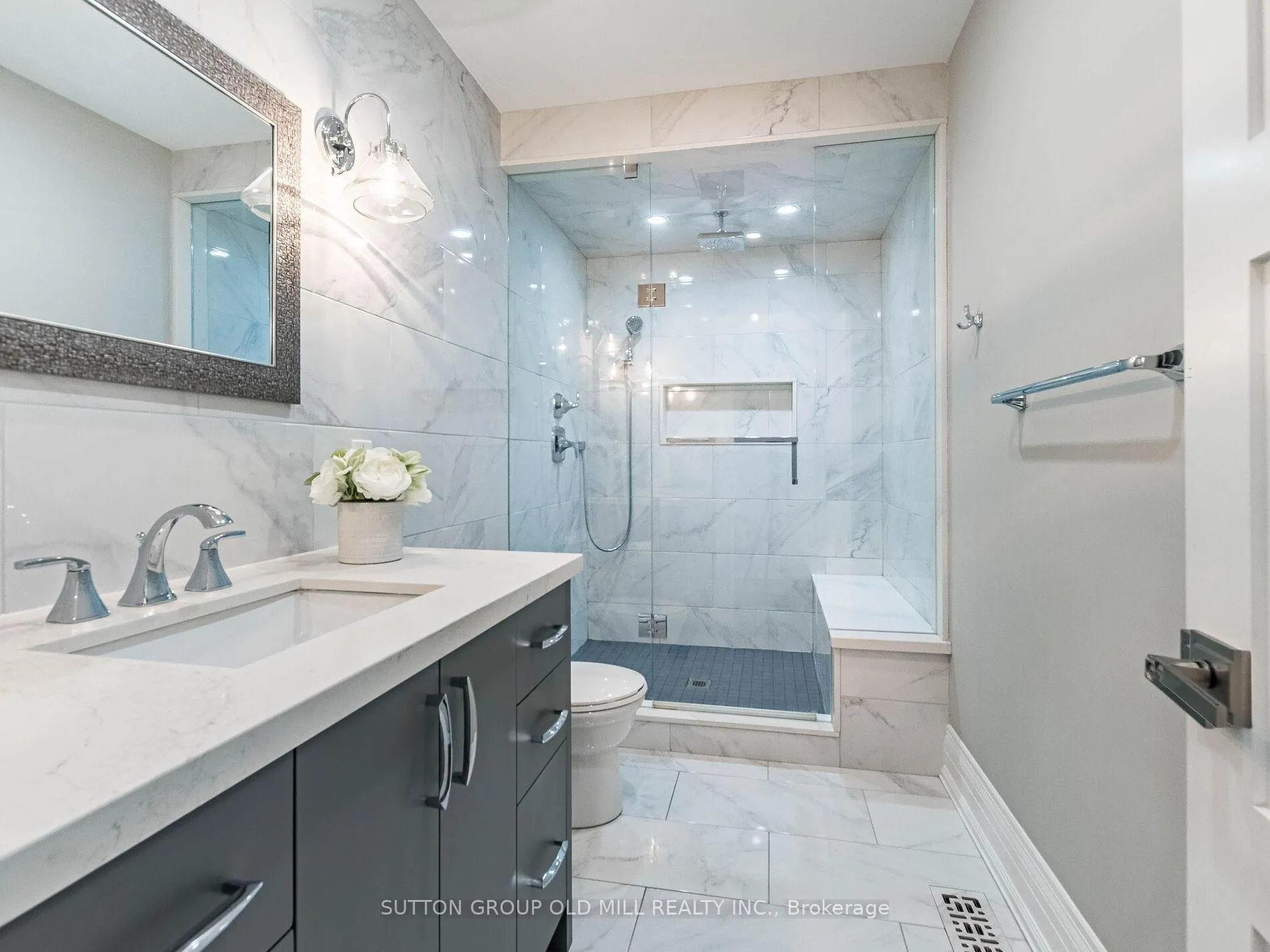 Photo 21 of 37 Suburban Drive, Mississauga, Streetsville — HOMEH