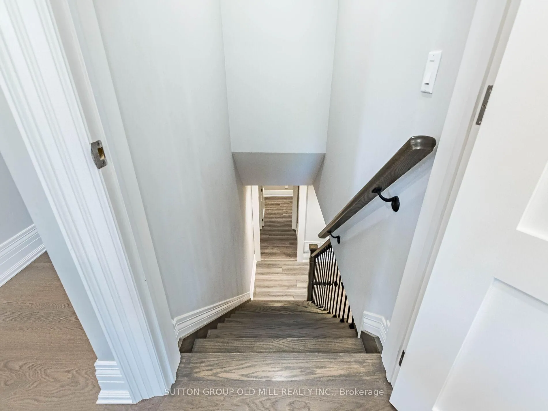 Photo 22 of 37 Suburban Drive, Mississauga, Streetsville — HOMEH