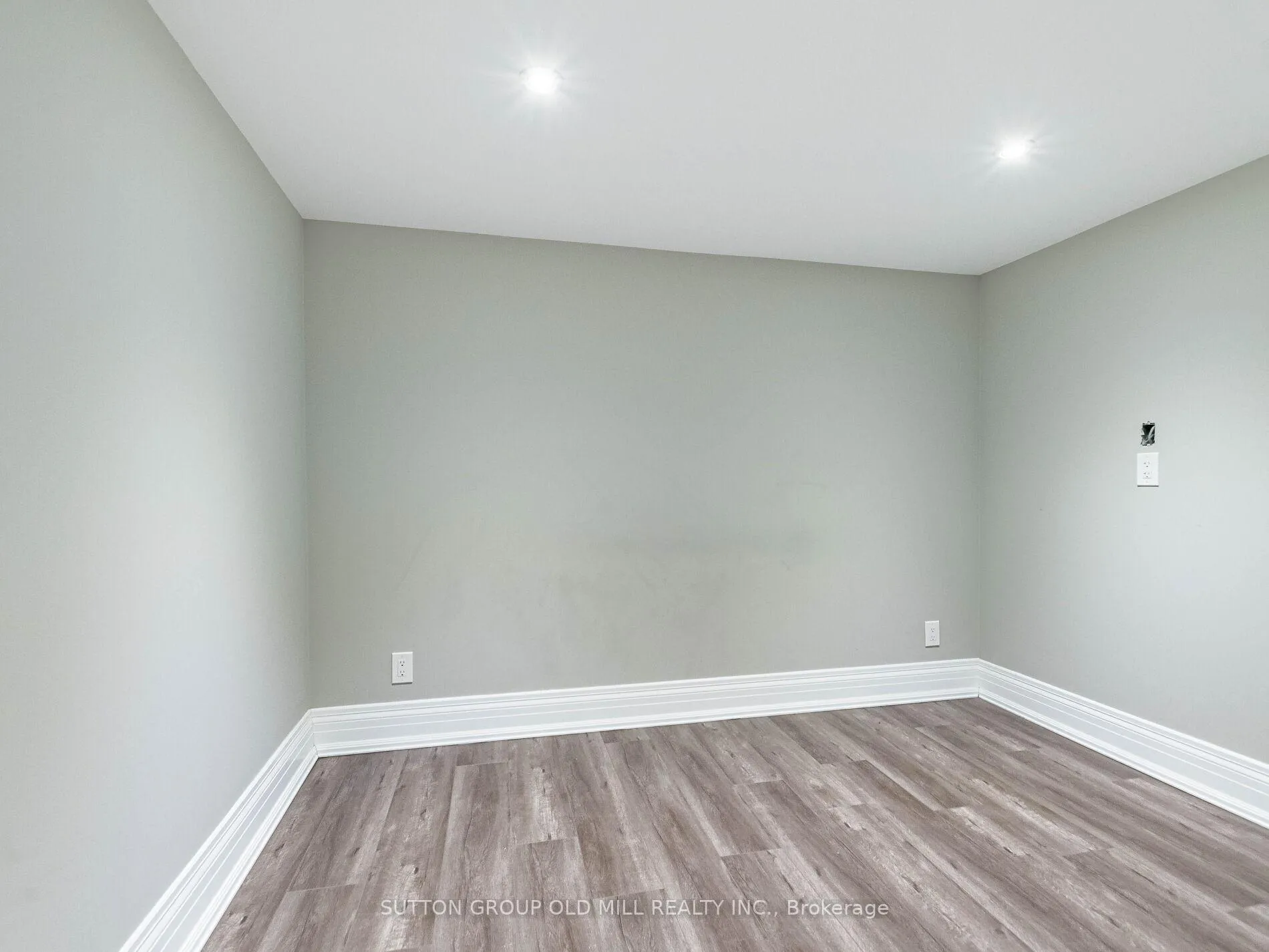 Photo 30 of 37 Suburban Drive, Mississauga, Streetsville — HOMEH