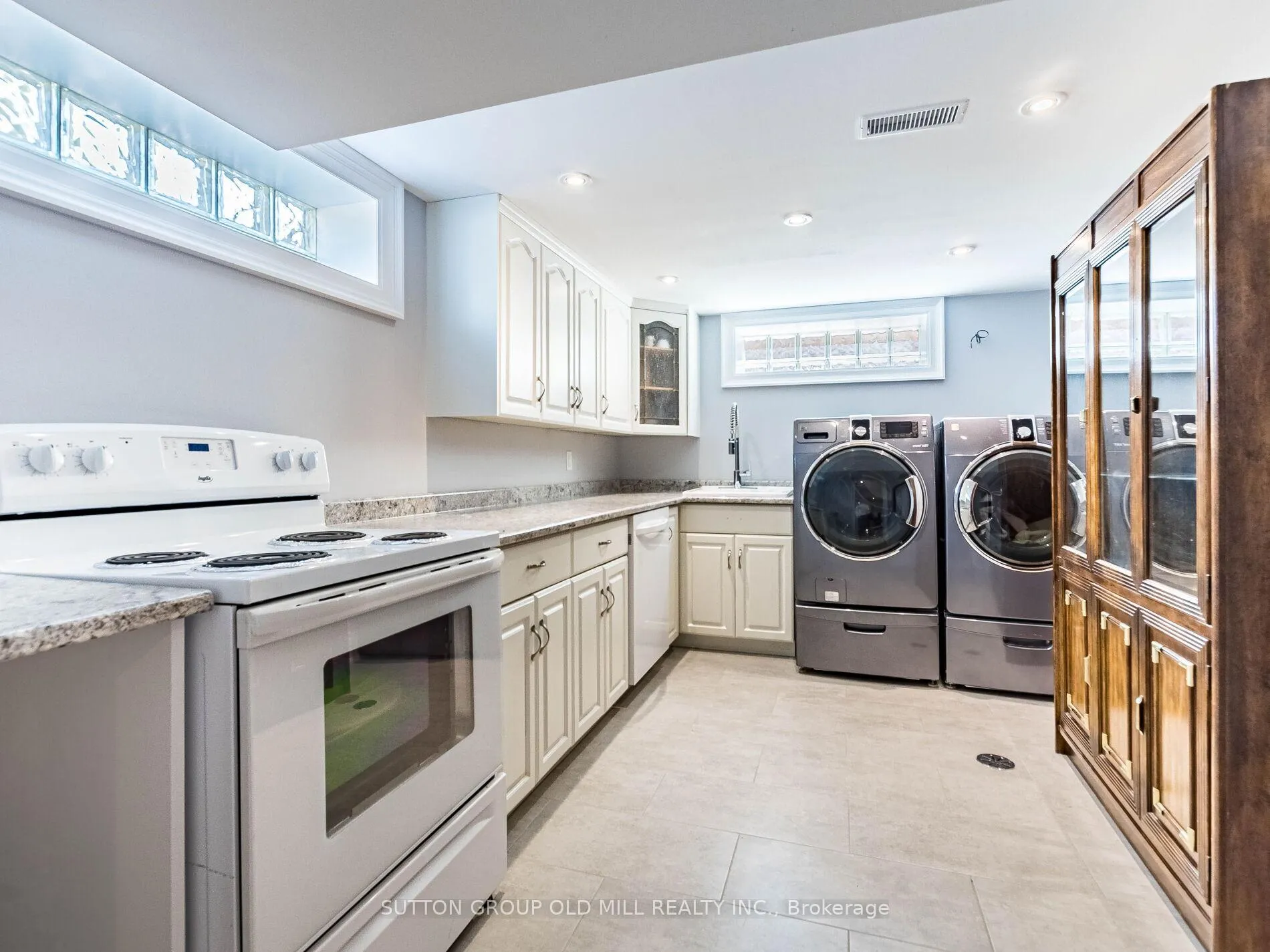 Photo 35 of 37 Suburban Drive, Mississauga, Streetsville — HOMEH