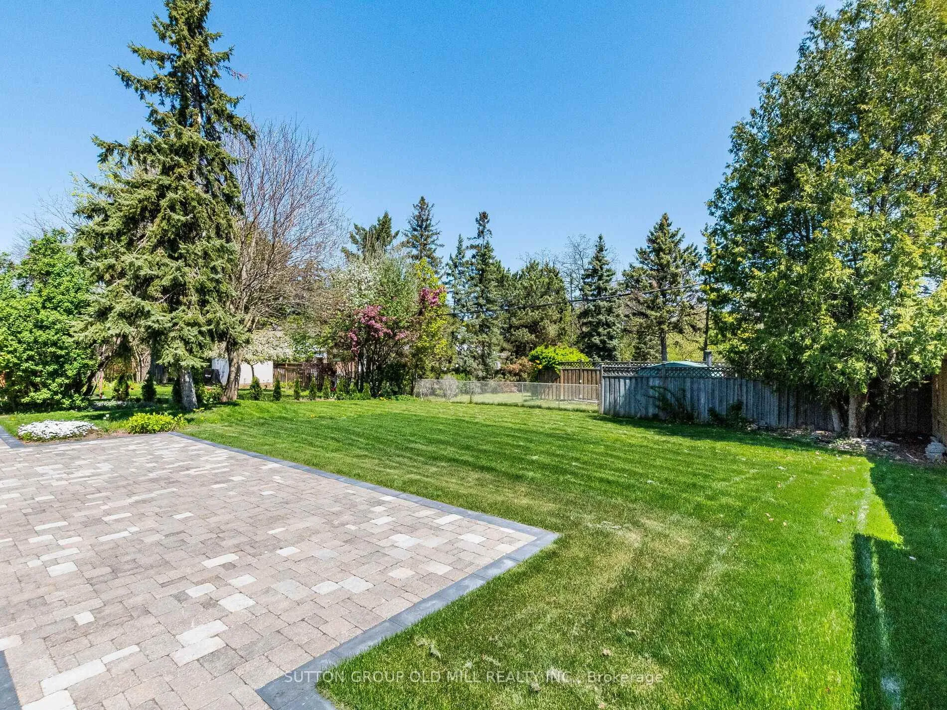 Photo 39 of 37 Suburban Drive, Mississauga, Streetsville — HOMEH