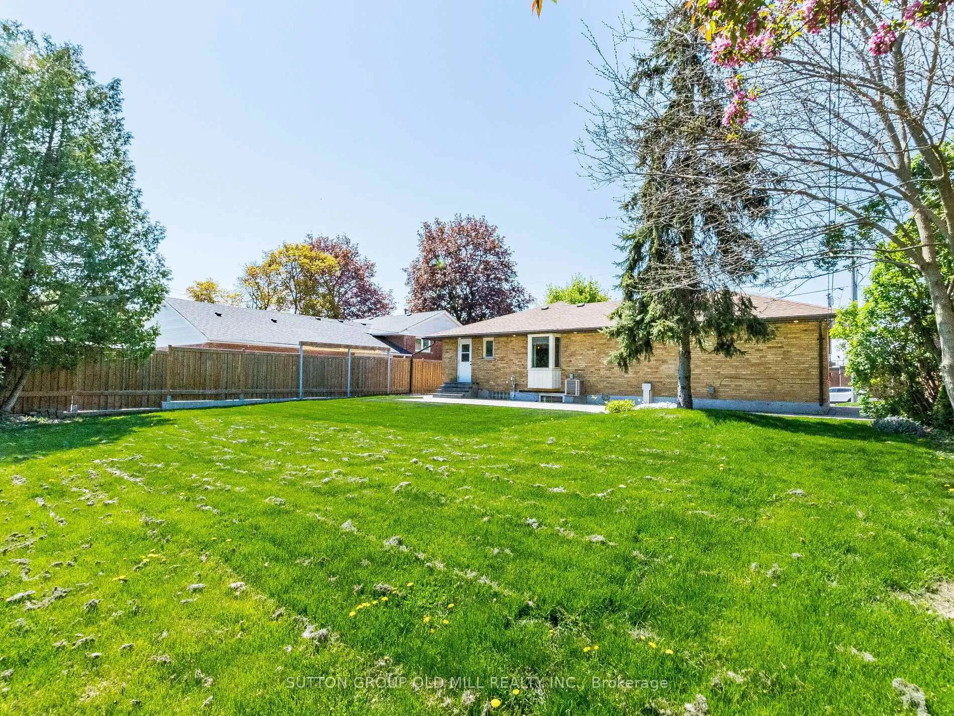Photo 41 of 37 Suburban Drive, Mississauga, Streetsville — HOMEH