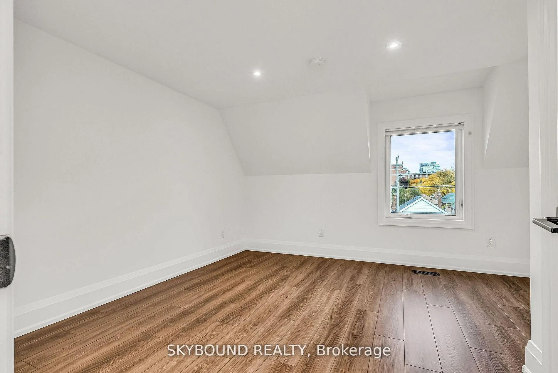 Photo 13 of Unit B, 323 Mortimer Avenue, Toronto, Danforth Village-East York — HOMEH