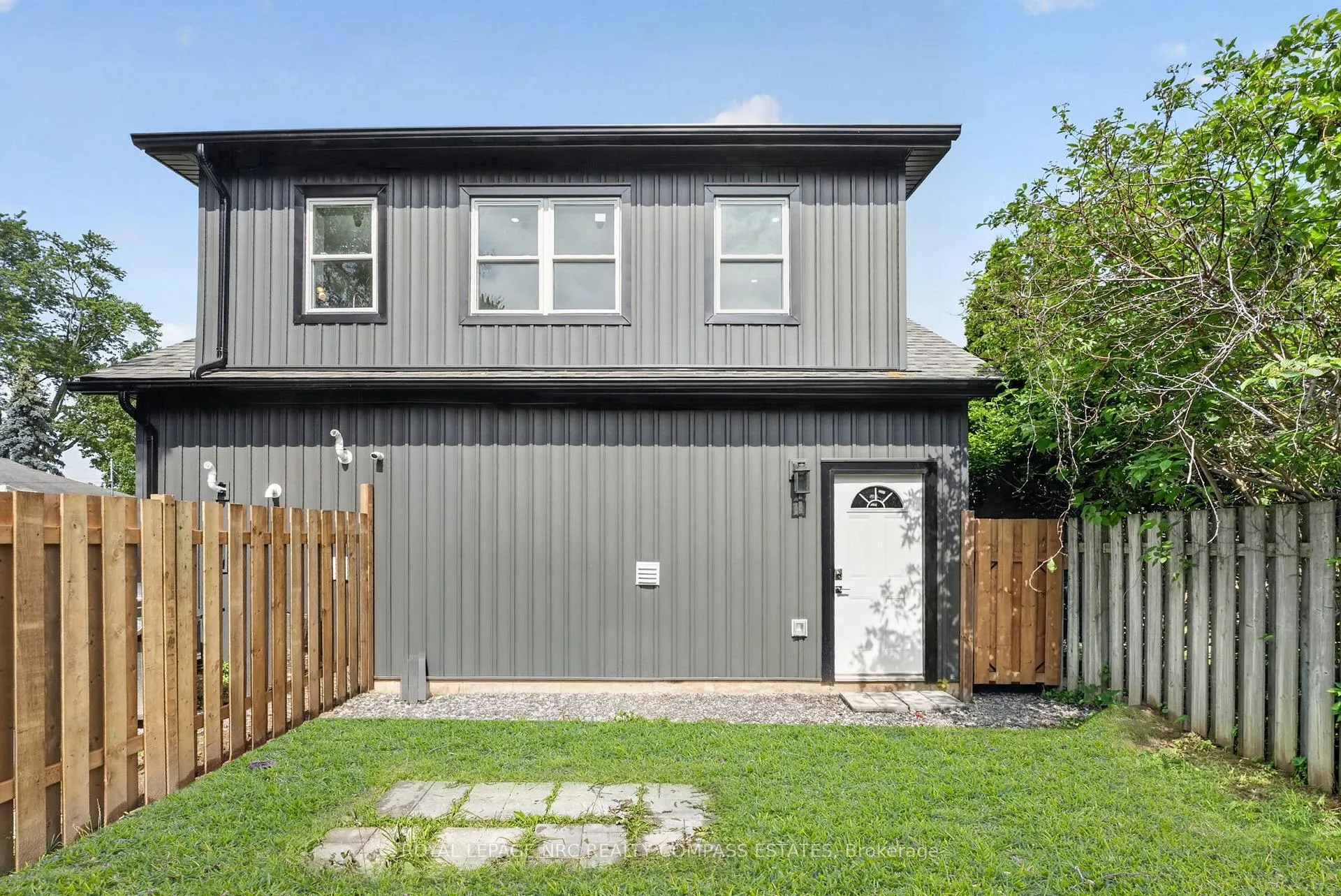 Photo 2 of 670A Niagara Street, St. Catharines, Bunting/Linwell — HOMEH