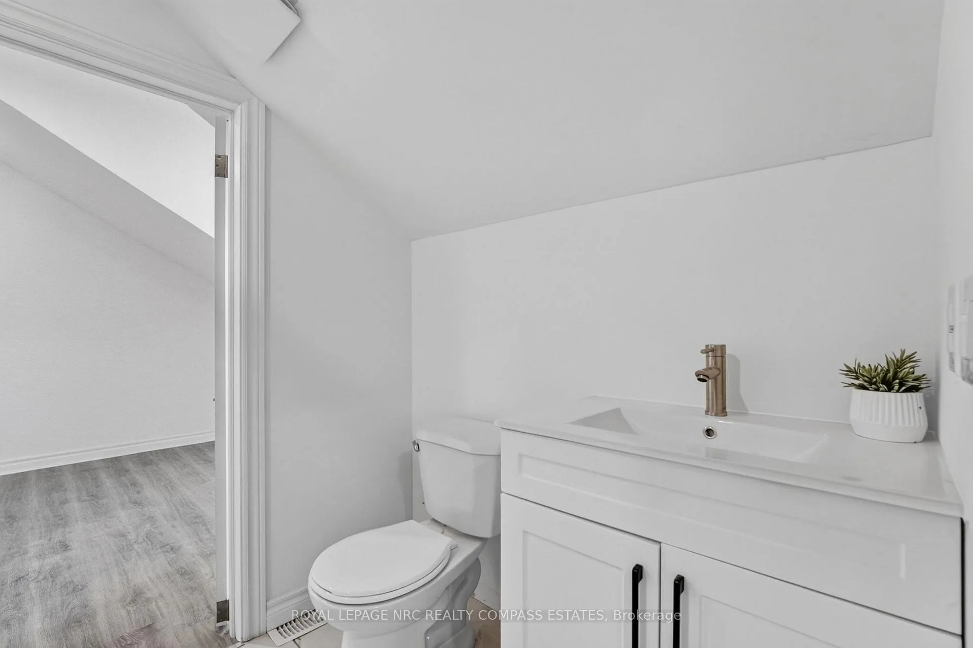 Photo 5 of 670A Niagara Street, St. Catharines, Bunting/Linwell — HOMEH