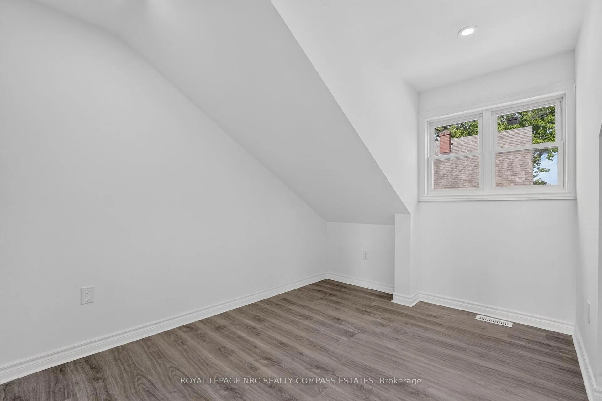 Photo 8 of 670A Niagara Street, St. Catharines, Bunting/Linwell — HOMEH
