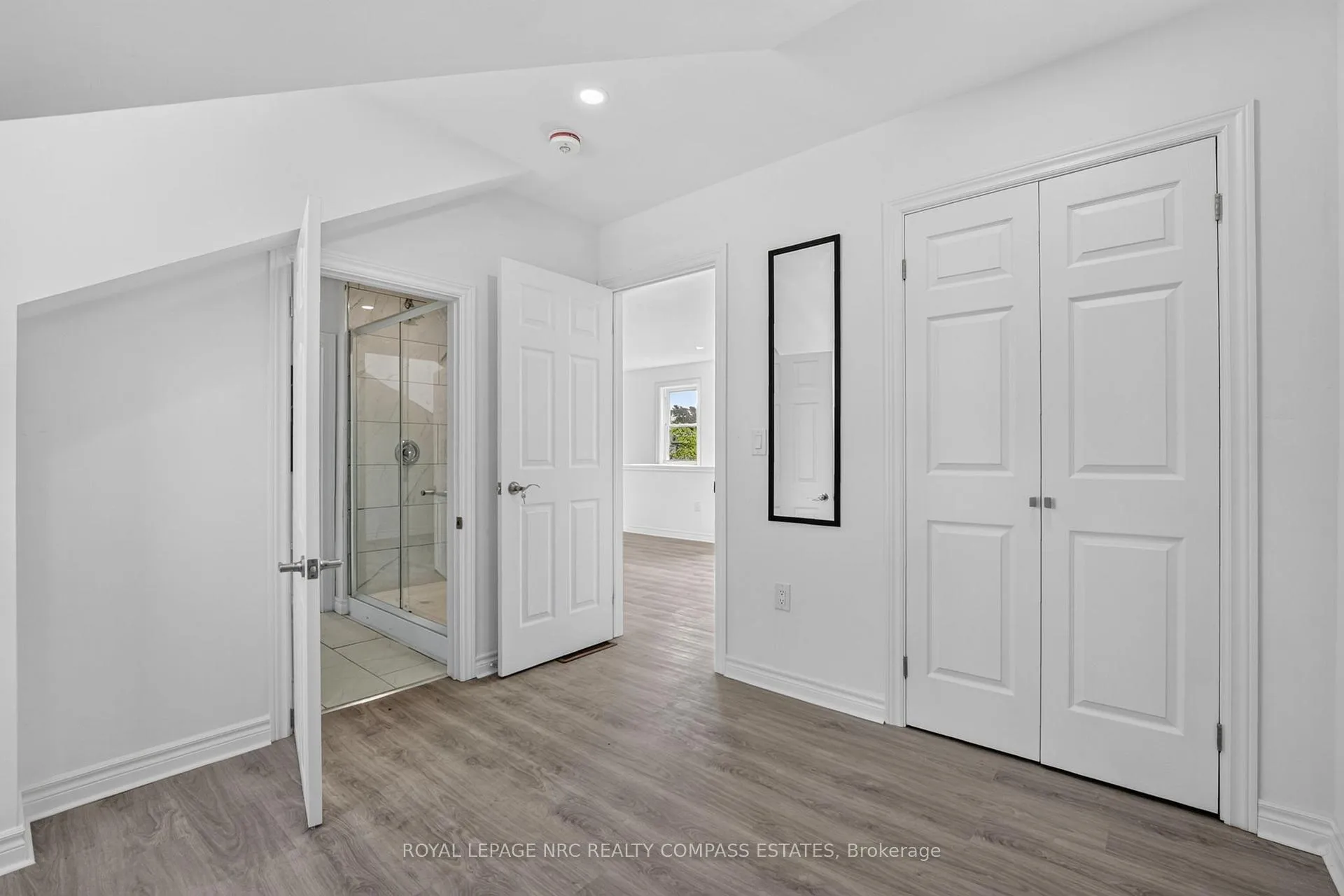Photo 9 of 670A Niagara Street, St. Catharines, Bunting/Linwell — HOMEH