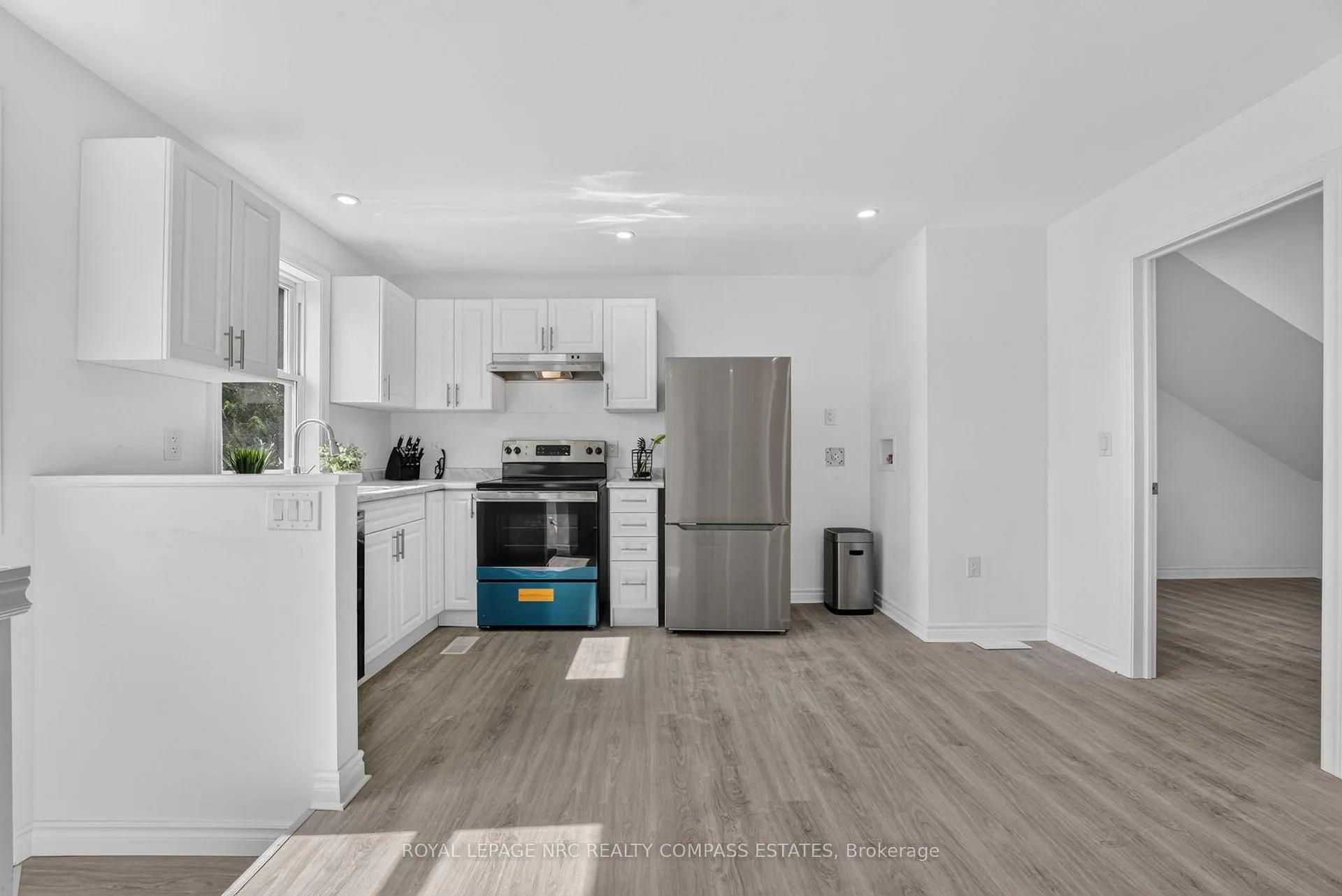 Photo 13 of 670A Niagara Street, St. Catharines, Bunting/Linwell — HOMEH