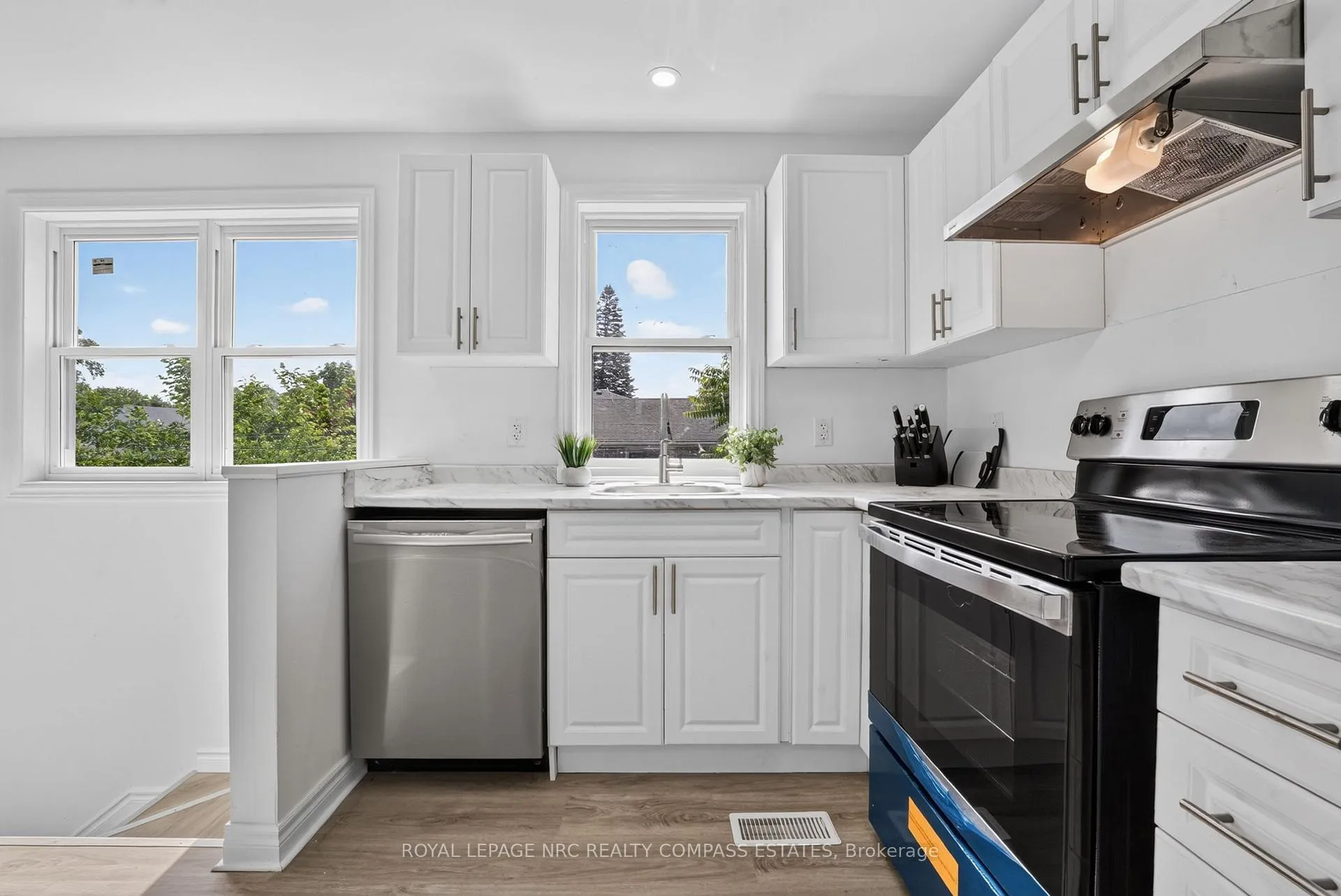 Photo 17 of 670A Niagara Street, St. Catharines, Bunting/Linwell — HOMEH