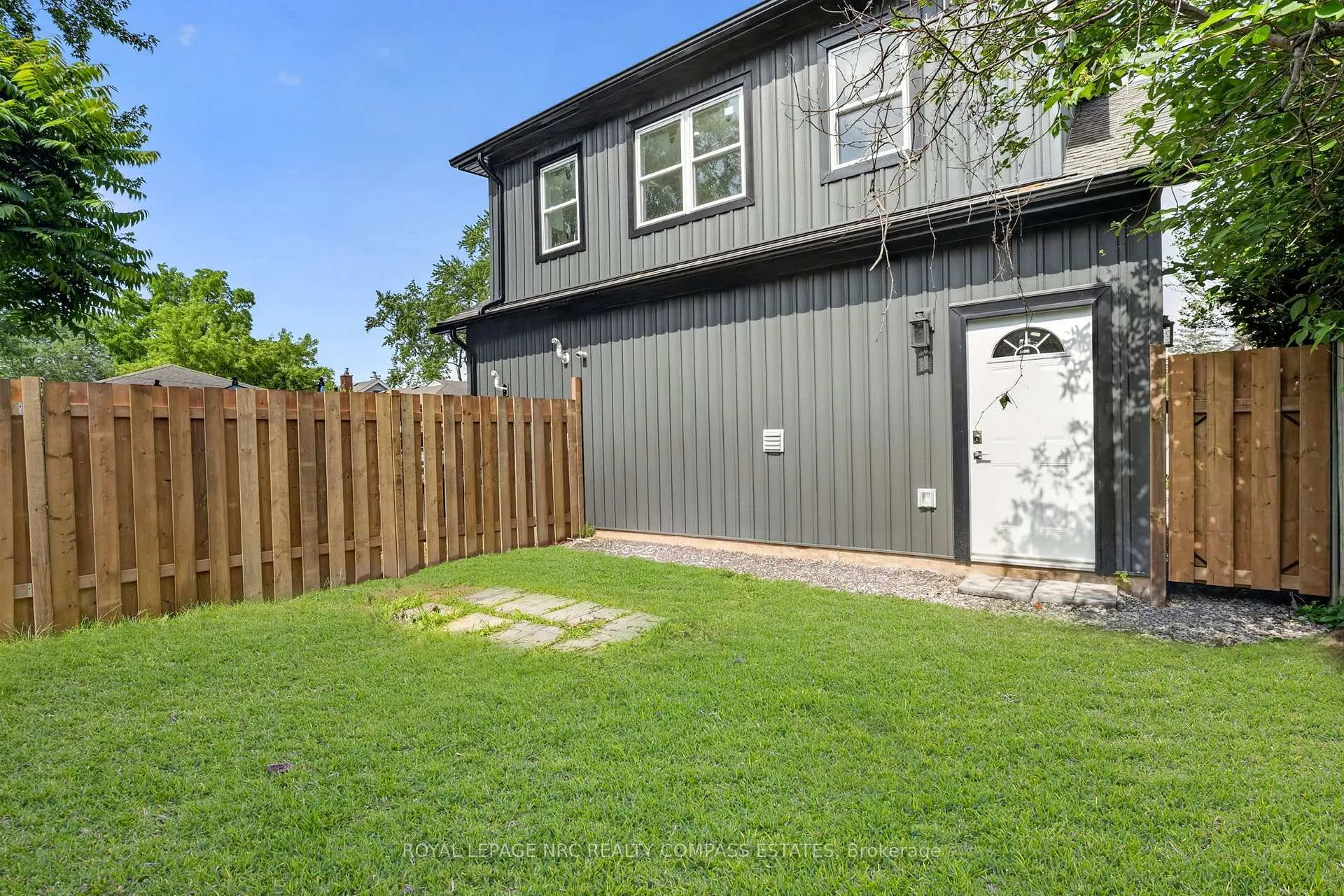 Photo 23 of 670A Niagara Street, St. Catharines, Bunting/Linwell — HOMEH