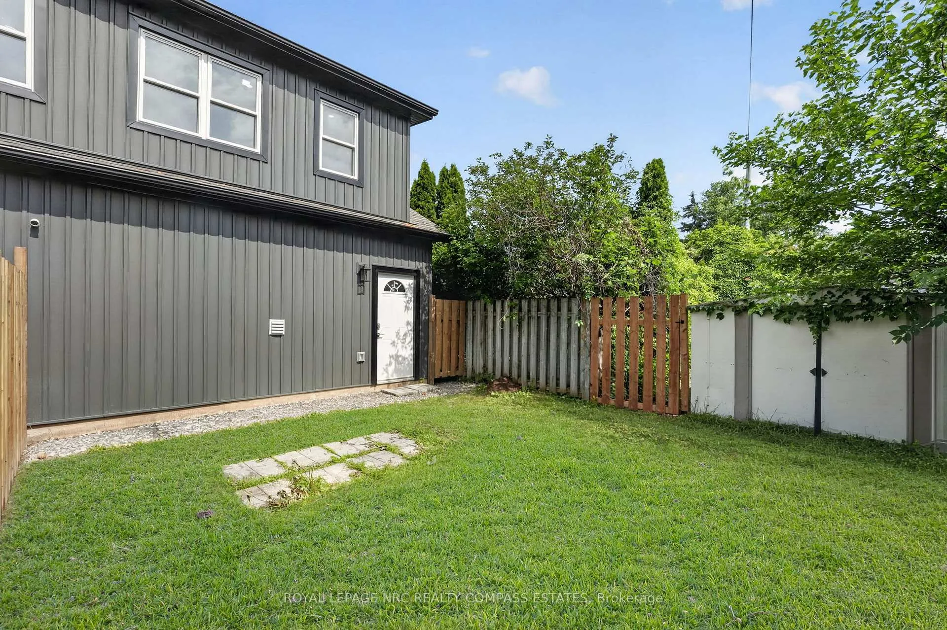 Photo 24 of 670A Niagara Street, St. Catharines, Bunting/Linwell — HOMEH