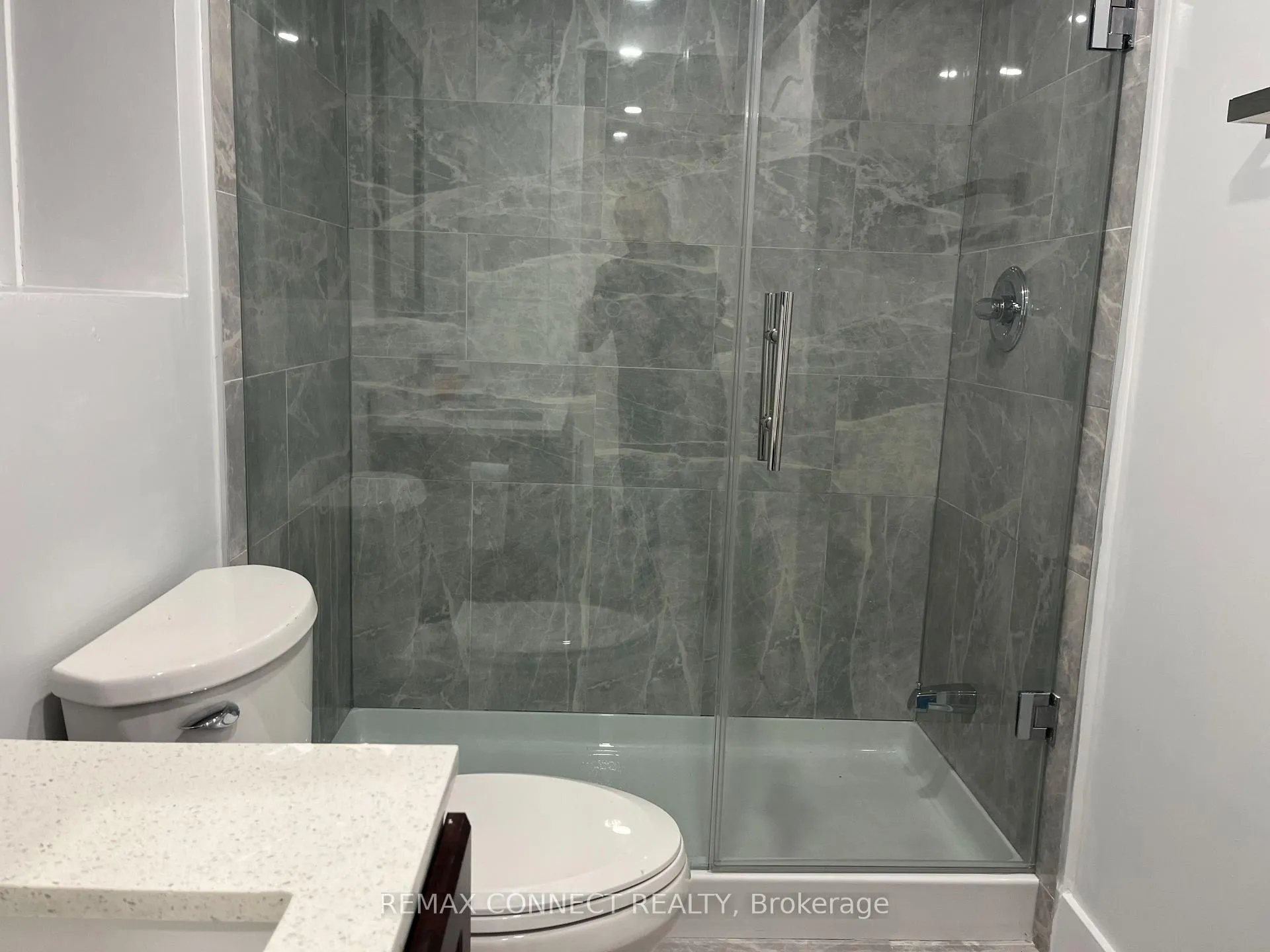 Photo 3 of Unit Lower, 1394 Largo Crescent, Oshawa, Samac — HOMEH