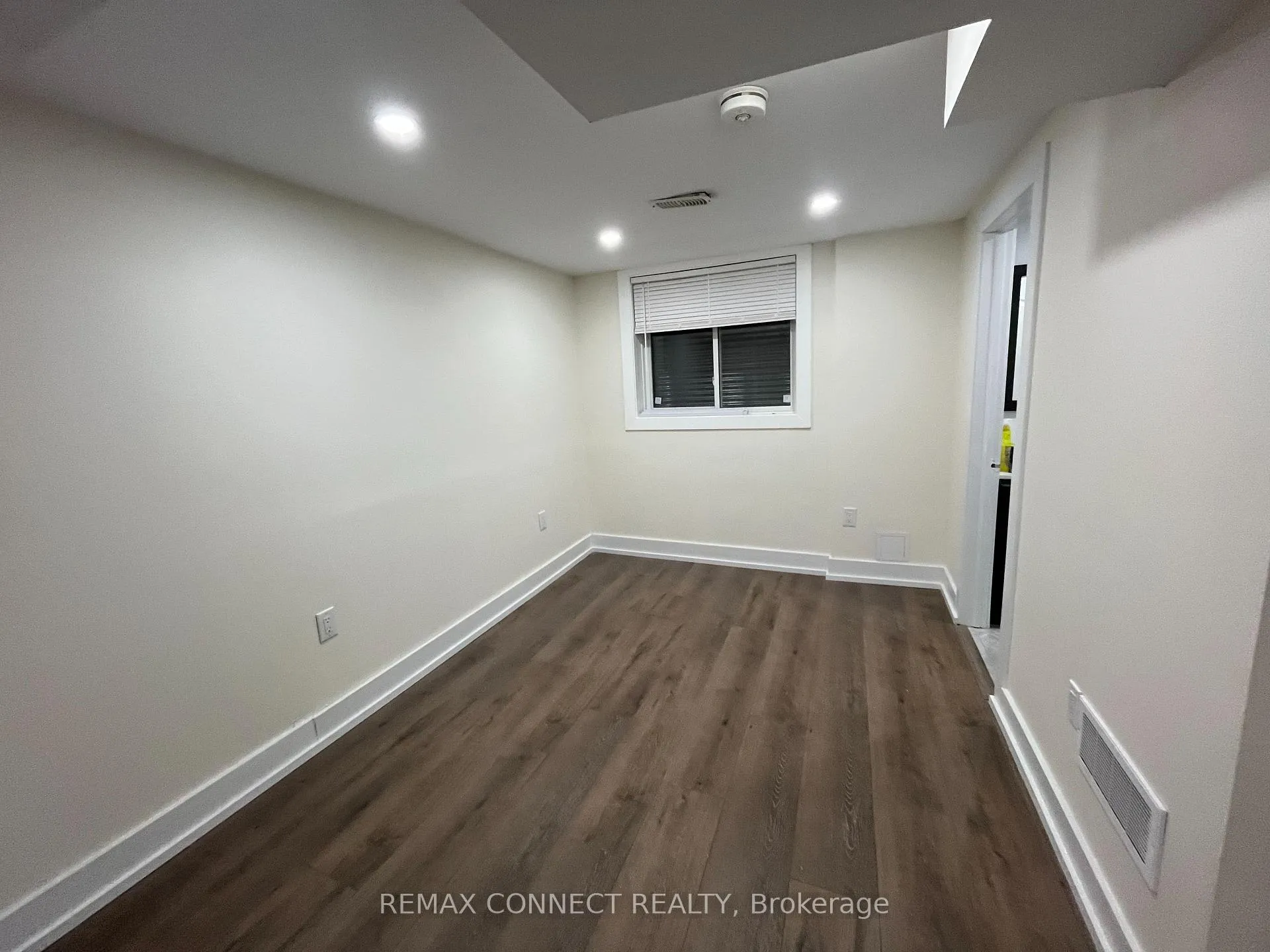 Photo 8 of Unit Lower, 1394 Largo Crescent, Oshawa, Samac — HOMEH