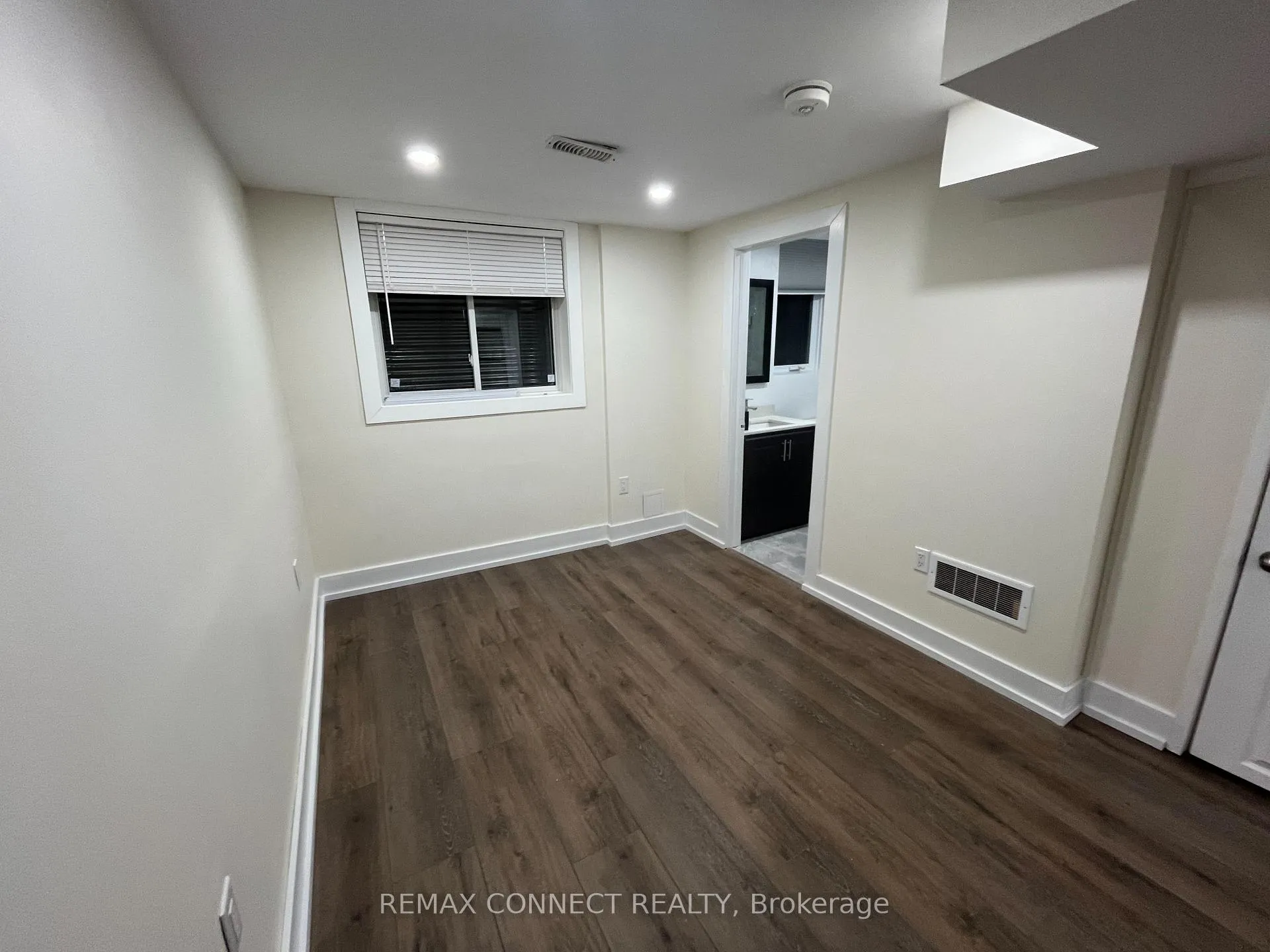Photo 10 of Unit Lower, 1394 Largo Crescent, Oshawa, Samac — HOMEH