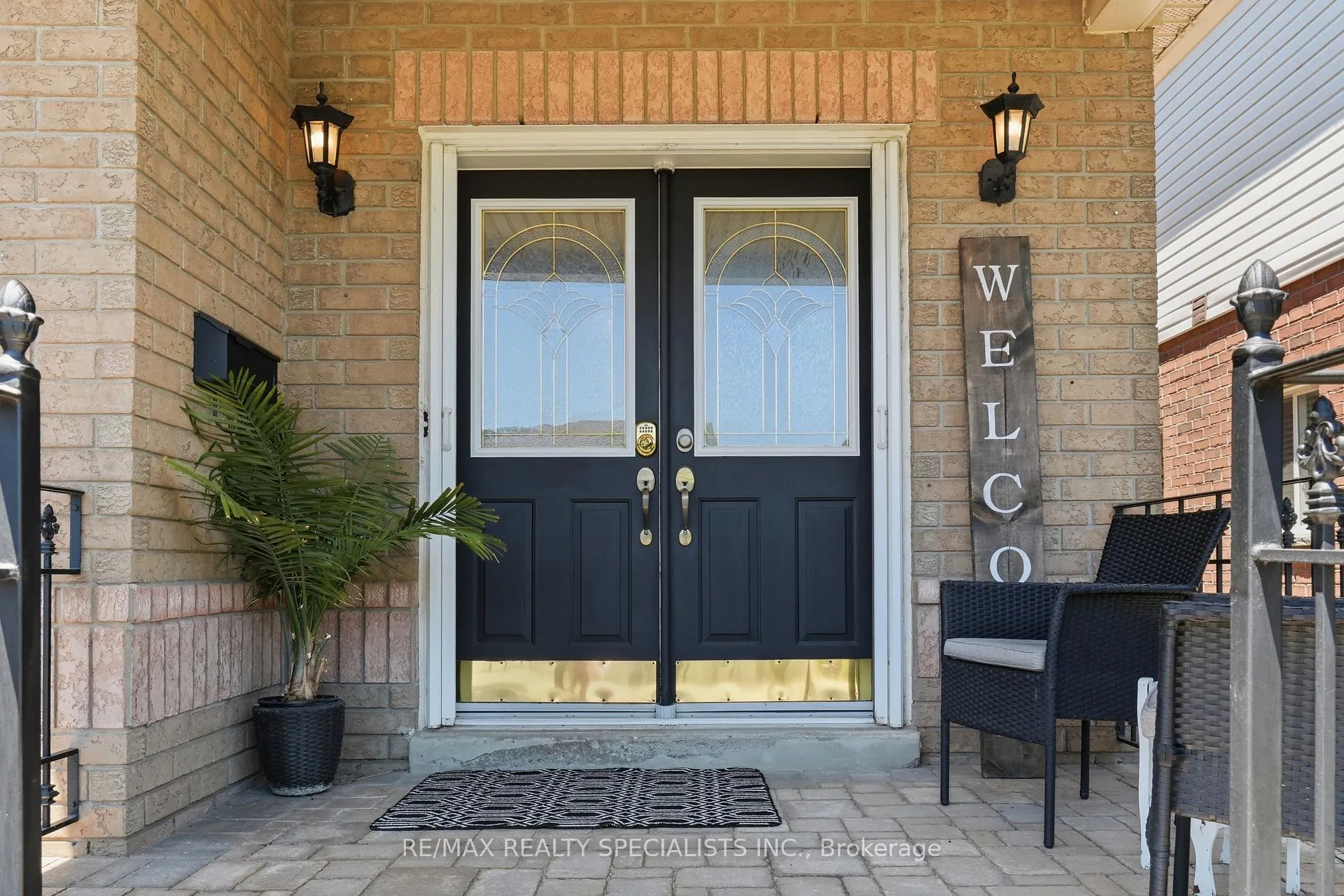 Photo 3 of 212 Ellis Crescent, Milton, Dempsey — HOMEH