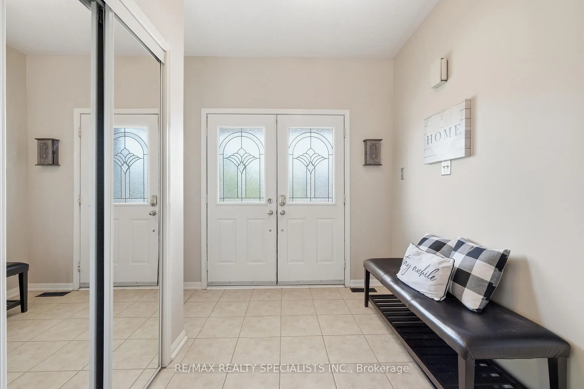 Photo 4 of 212 Ellis Crescent, Milton, Dempsey — HOMEH