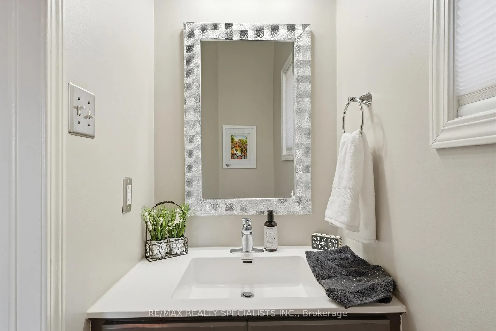 Photo 6 of 212 Ellis Crescent, Milton, Dempsey — HOMEH