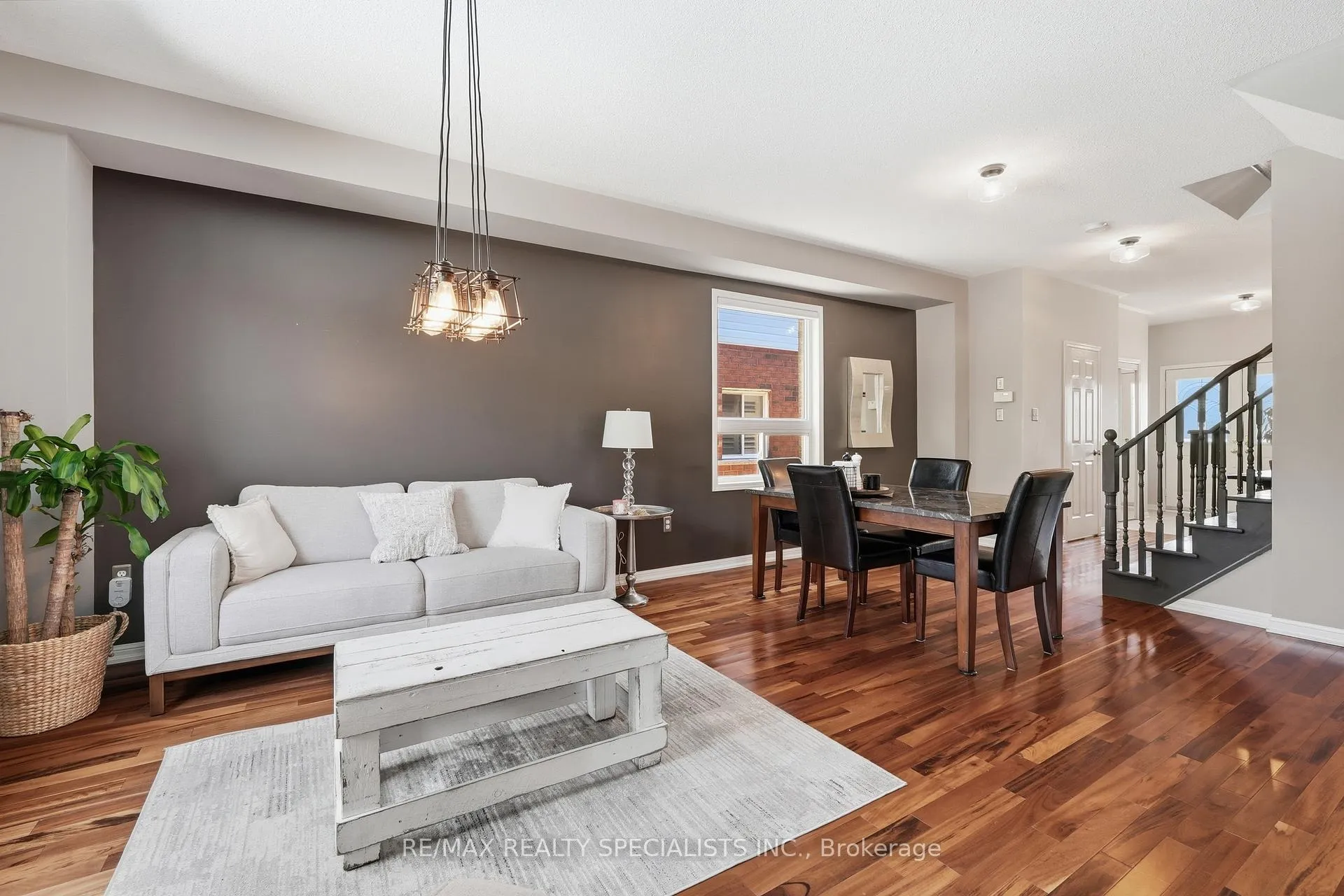 Photo 8 of 212 Ellis Crescent, Milton, Dempsey — HOMEH