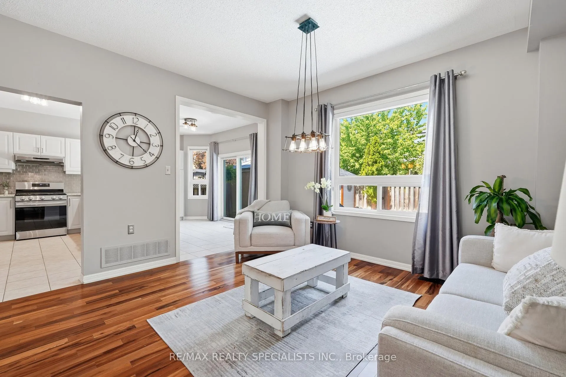 Photo 9 of 212 Ellis Crescent, Milton, Dempsey — HOMEH