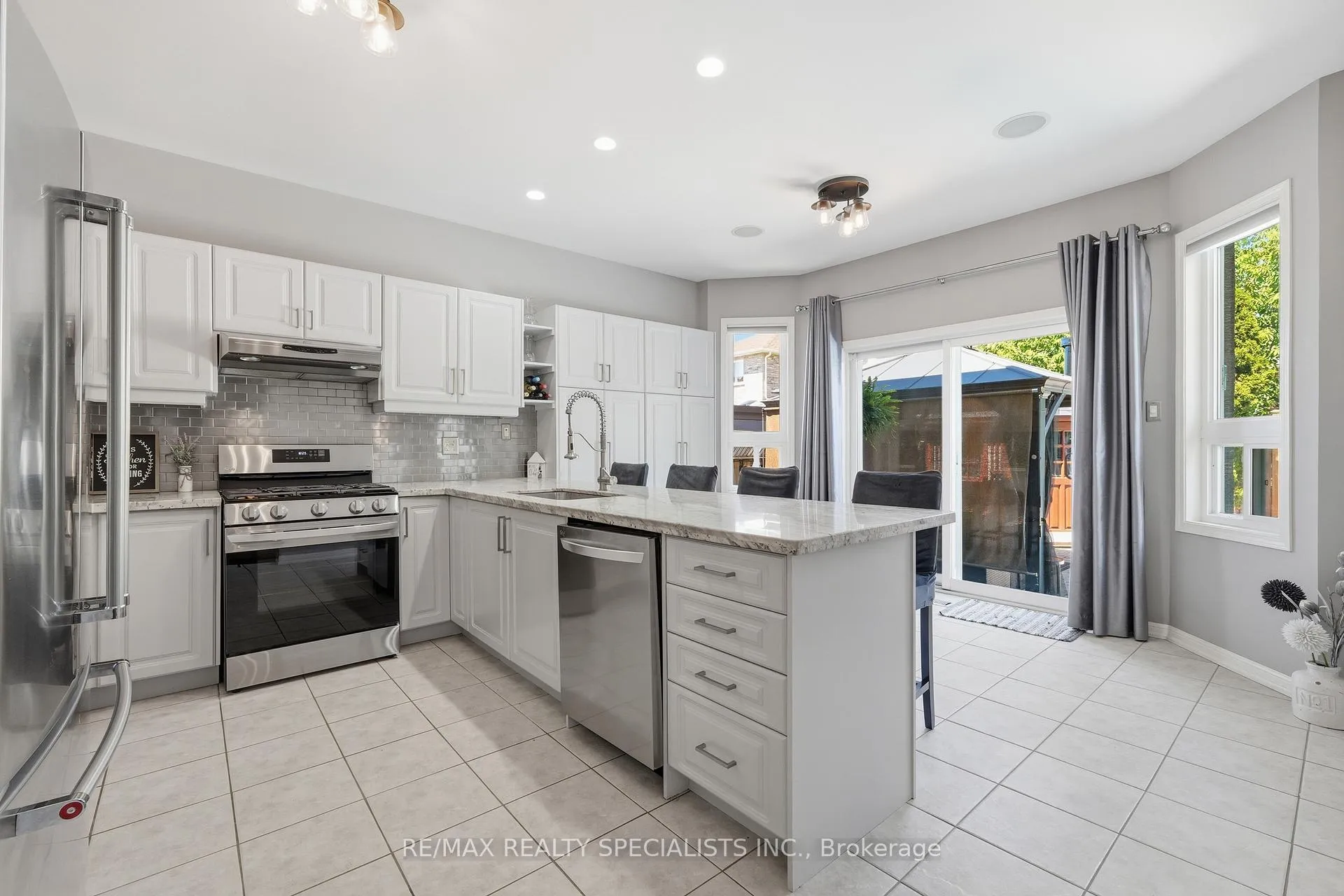 Photo 10 of 212 Ellis Crescent, Milton, Dempsey — HOMEH
