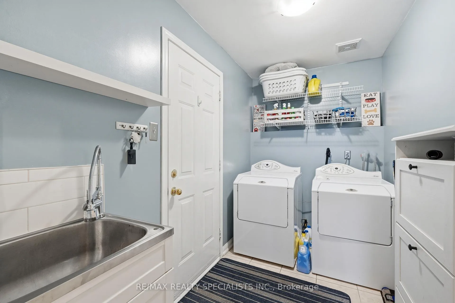 Photo 12 of 212 Ellis Crescent, Milton, Dempsey — HOMEH