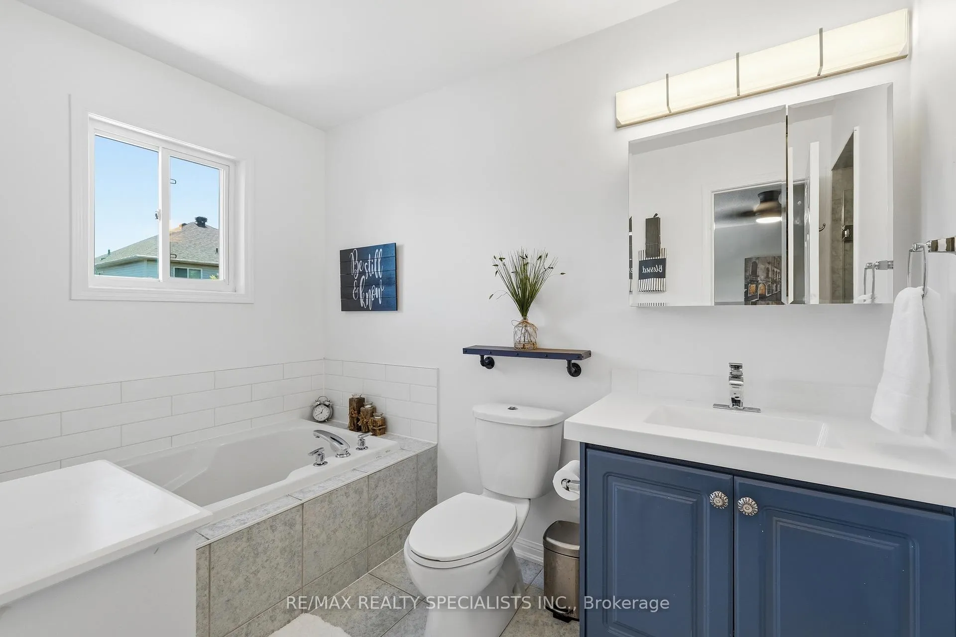 Photo 22 of 212 Ellis Crescent, Milton, Dempsey — HOMEH