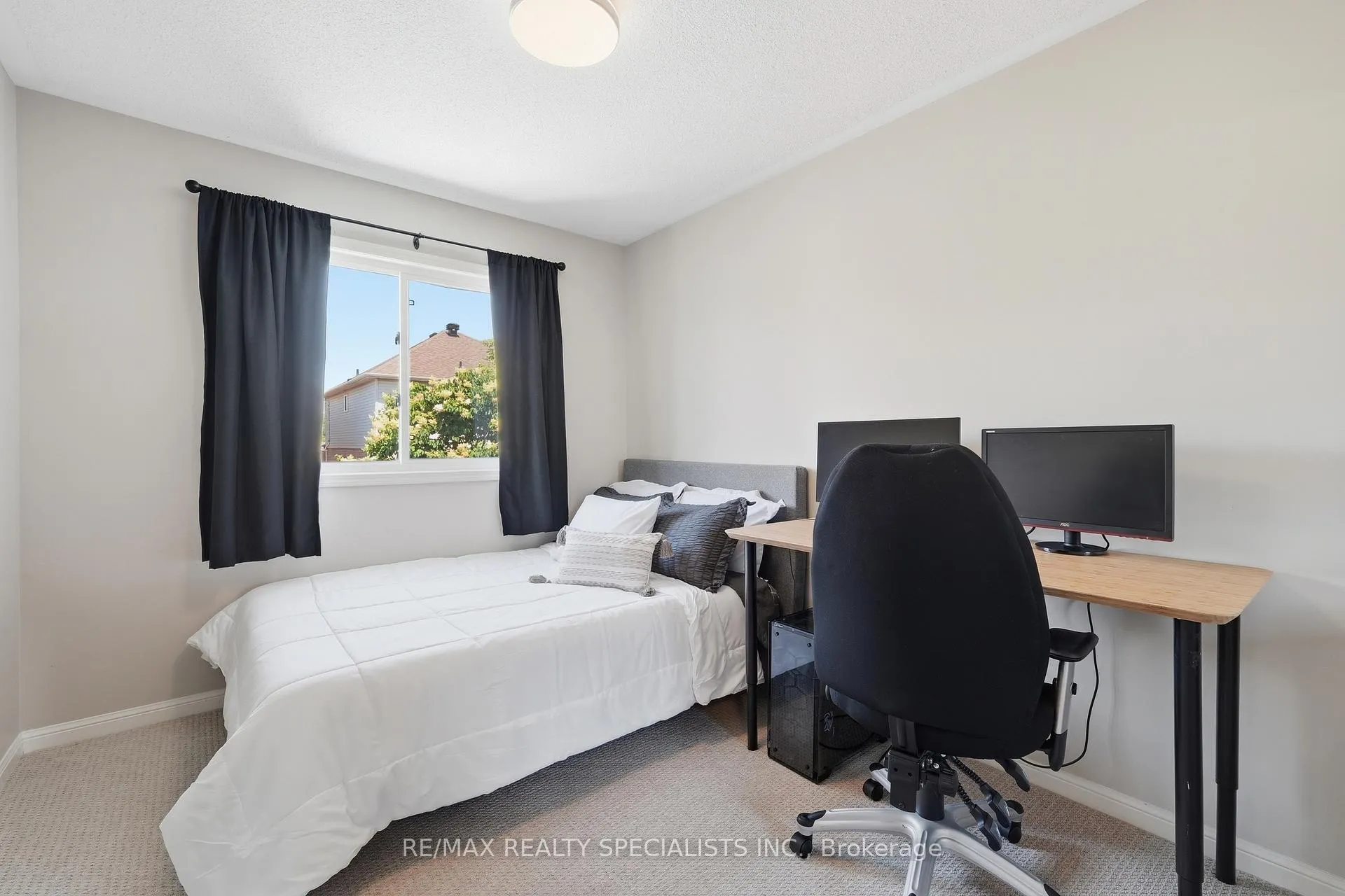Photo 23 of 212 Ellis Crescent, Milton, Dempsey — HOMEH