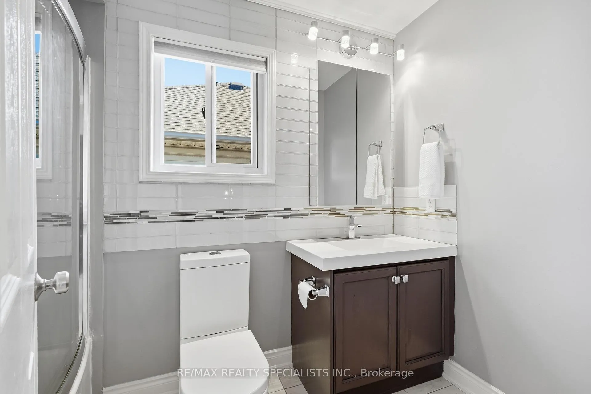 Photo 27 of 212 Ellis Crescent, Milton, Dempsey — HOMEH