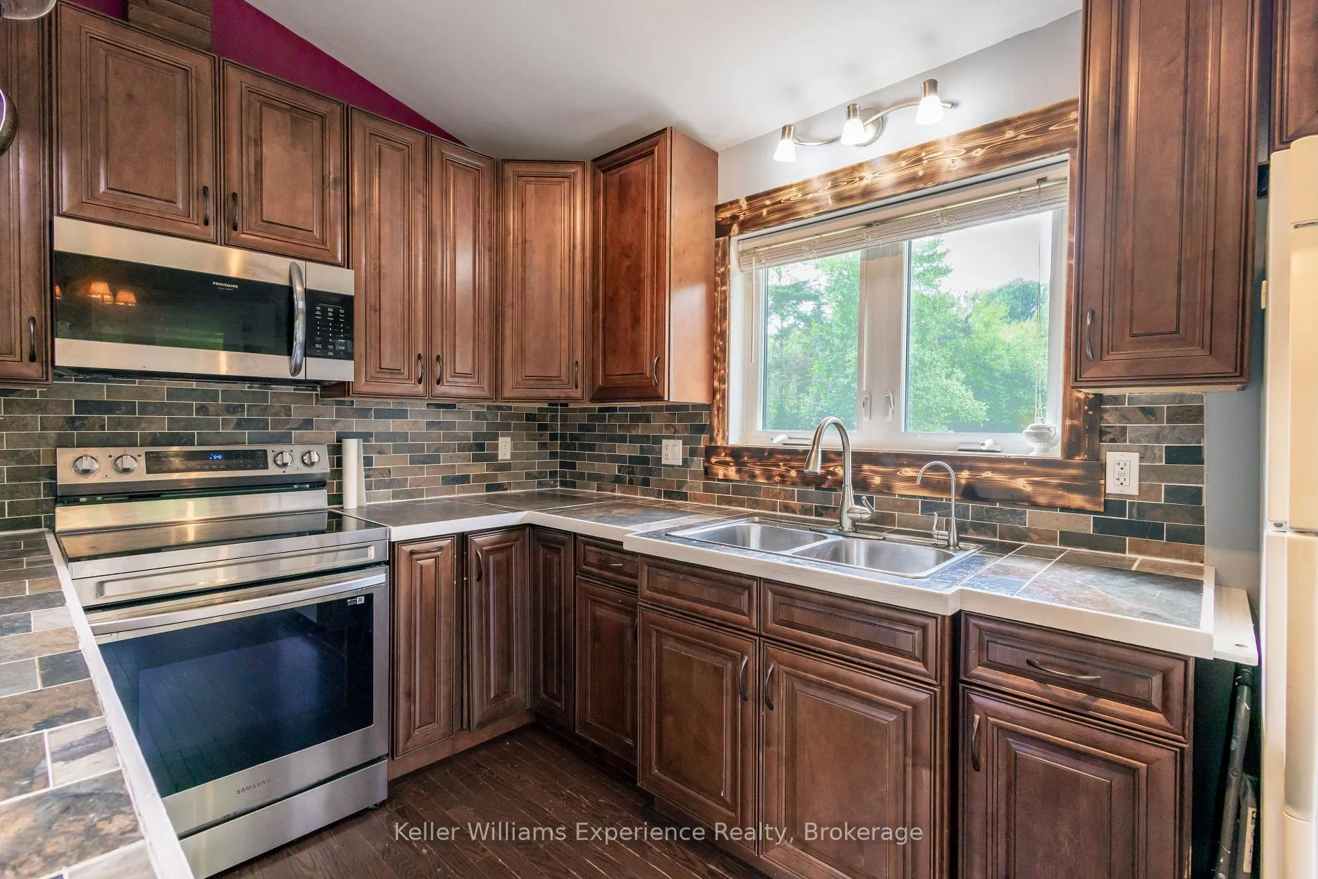 Photo 11 of 235 Rock Point Road, Kearney, Proudfoot — HOMEH