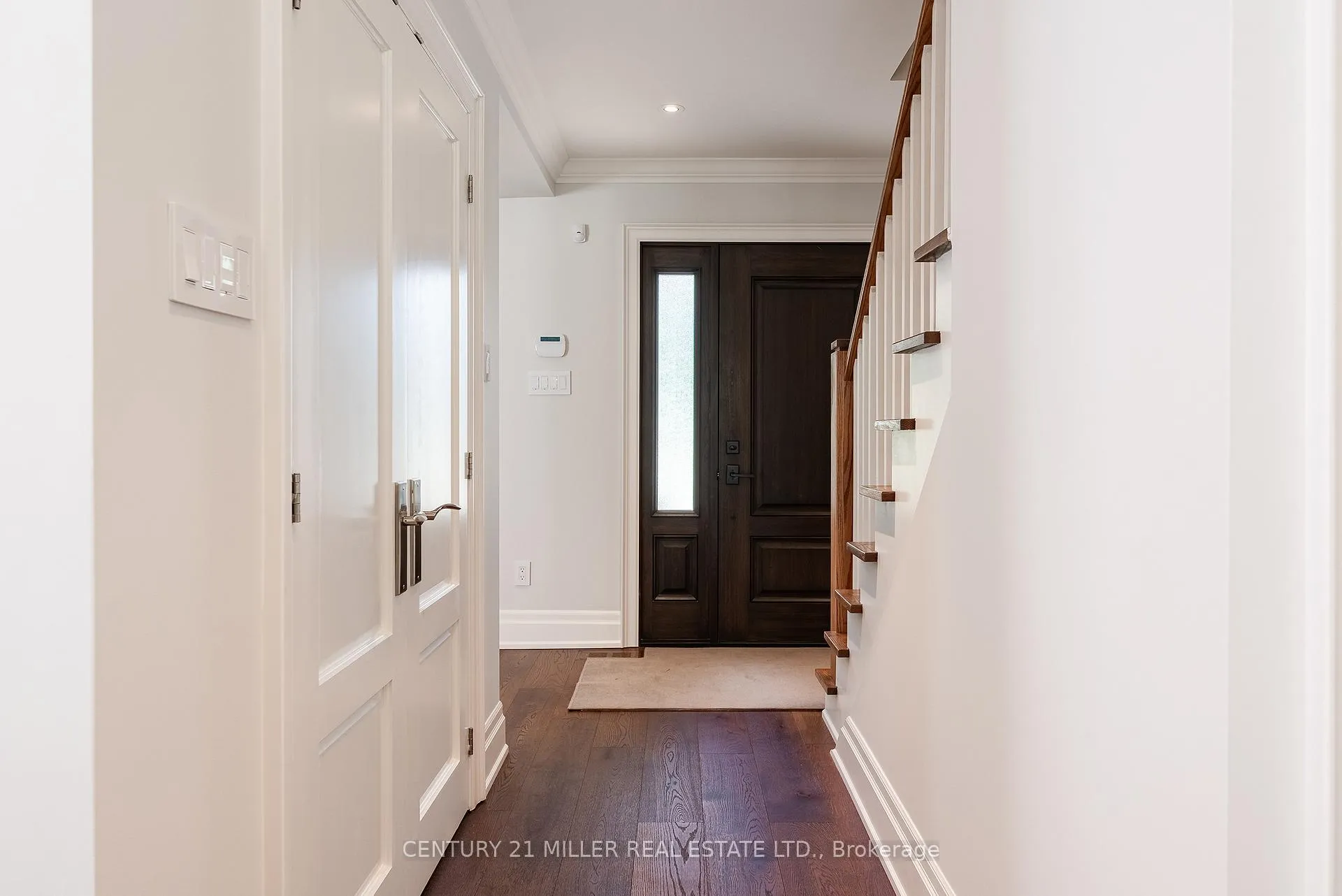 Photo 4 of 27 Wilson Street, Oakville, Central — HOMEH
