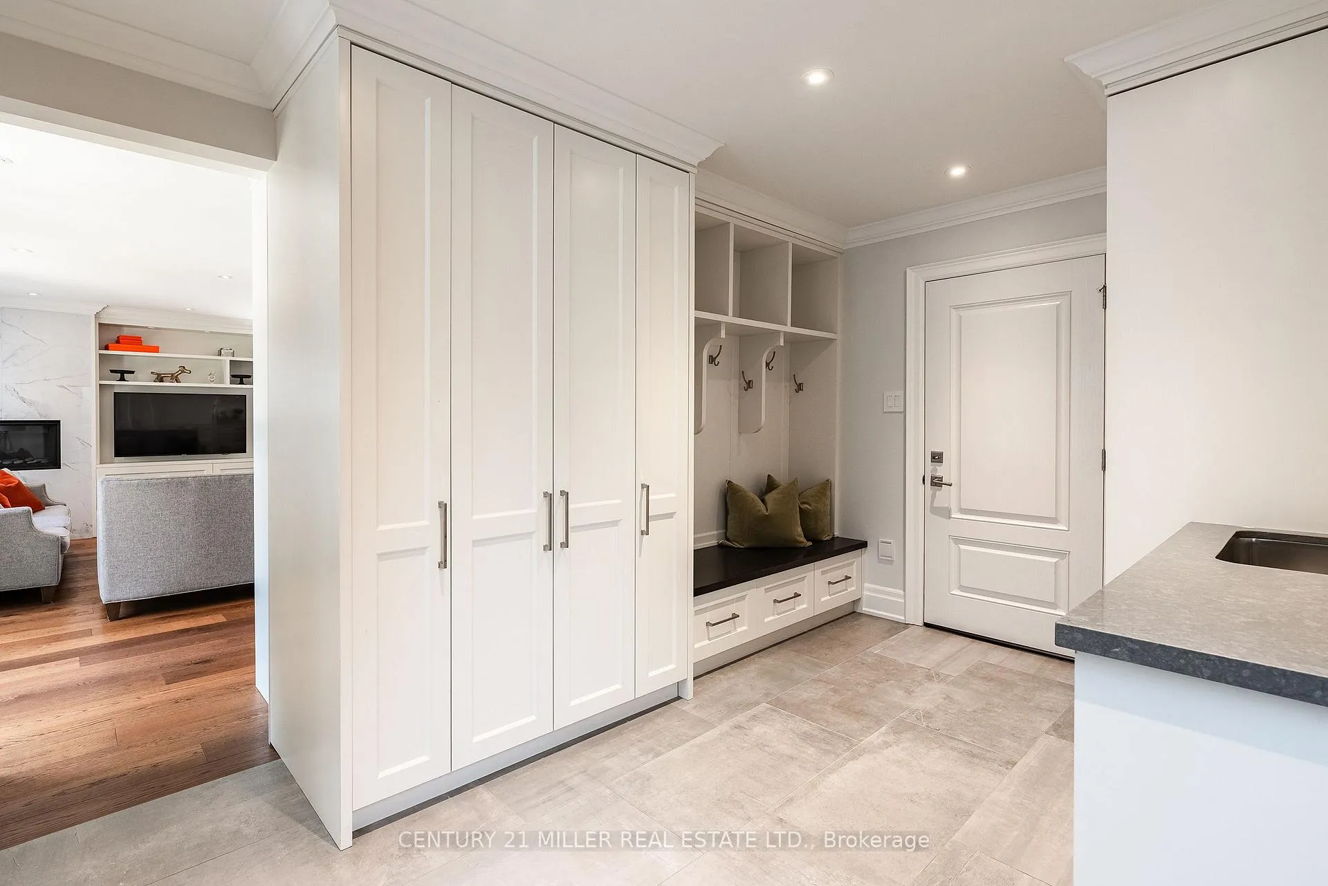 Photo 17 of 27 Wilson Street, Oakville, Central — HOMEH