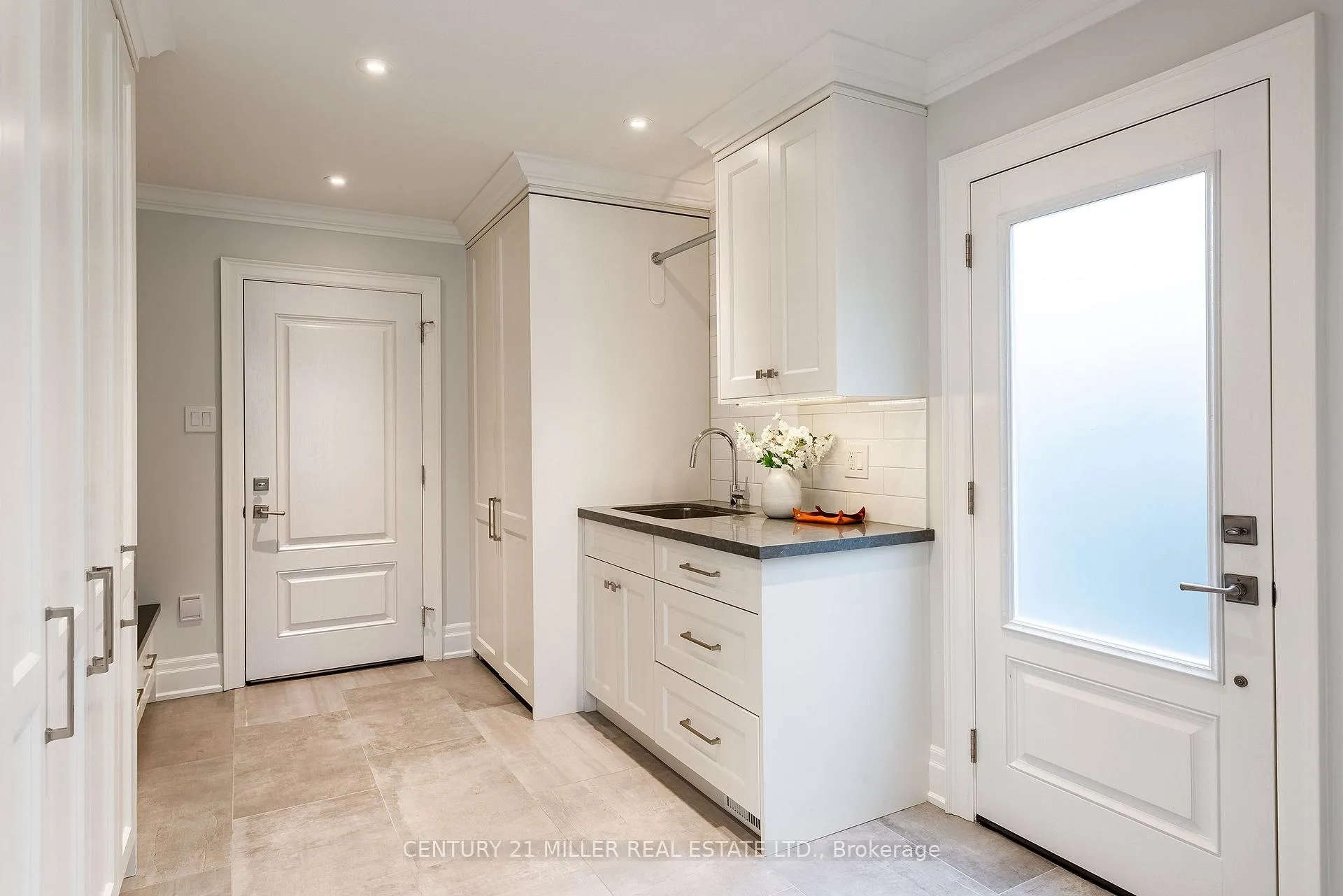Photo 18 of 27 Wilson Street, Oakville, Central — HOMEH