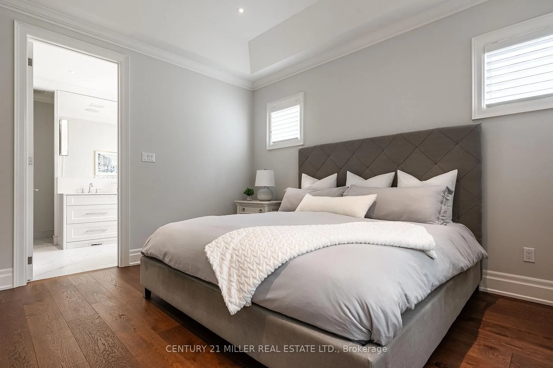 Photo 22 of 27 Wilson Street, Oakville, Central — HOMEH