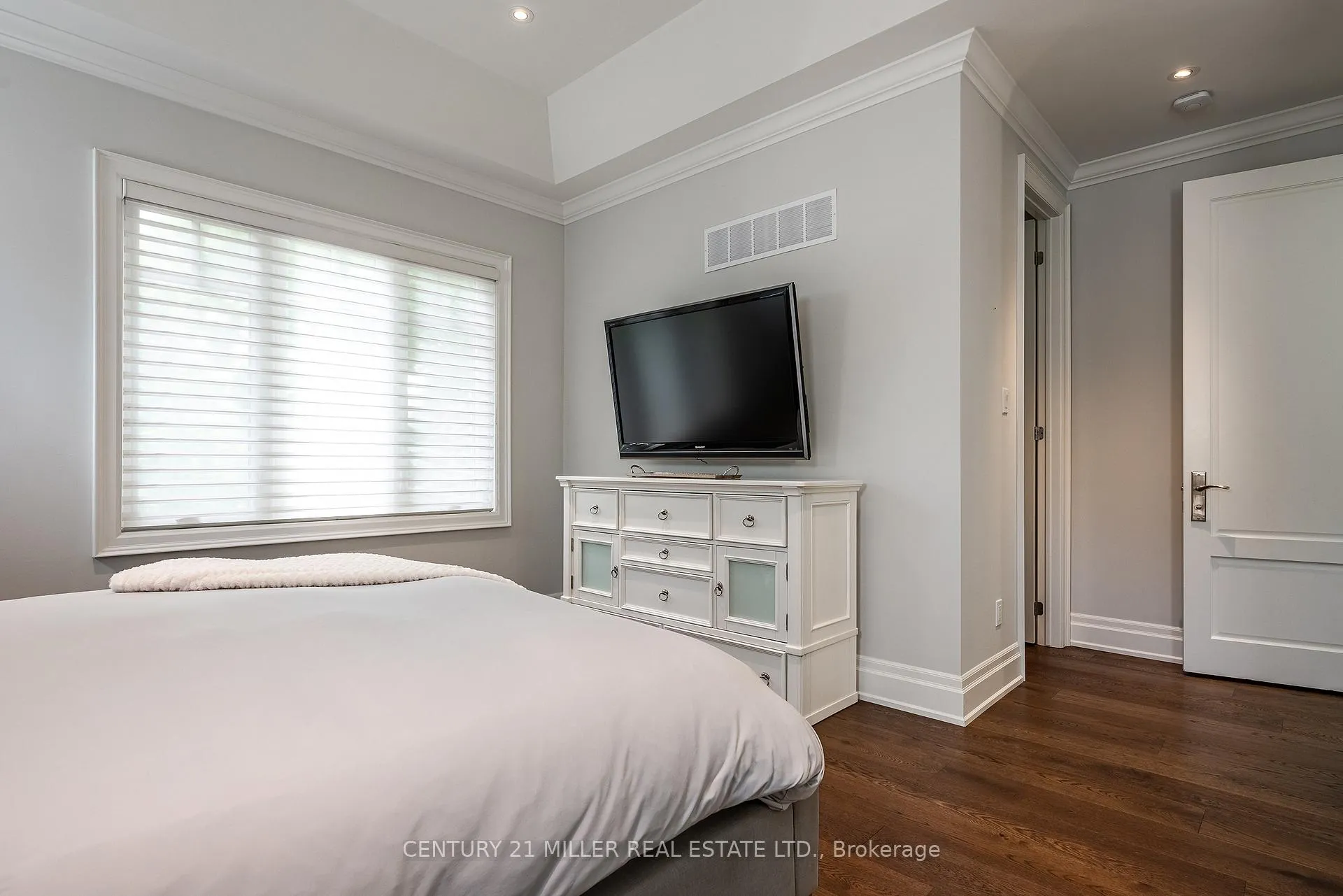 Photo 23 of 27 Wilson Street, Oakville, Central — HOMEH