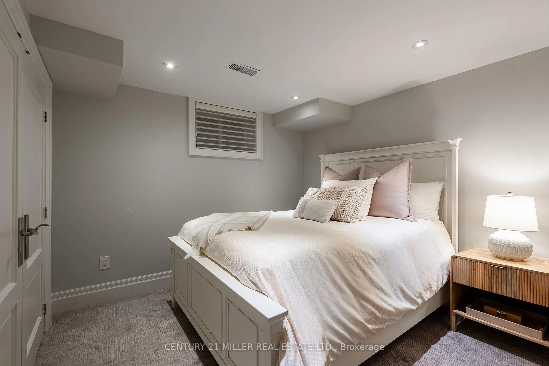 Photo 37 of 27 Wilson Street, Oakville, Central — HOMEH