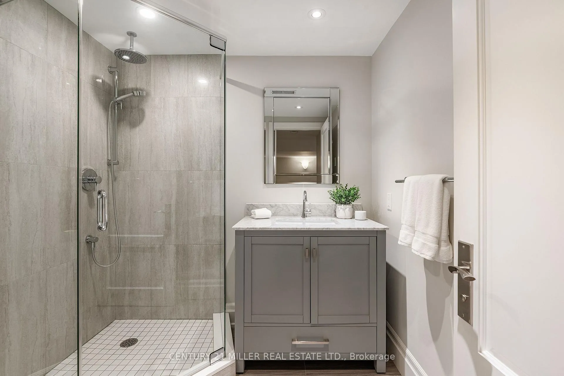 Photo 38 of 27 Wilson Street, Oakville, Central — HOMEH
