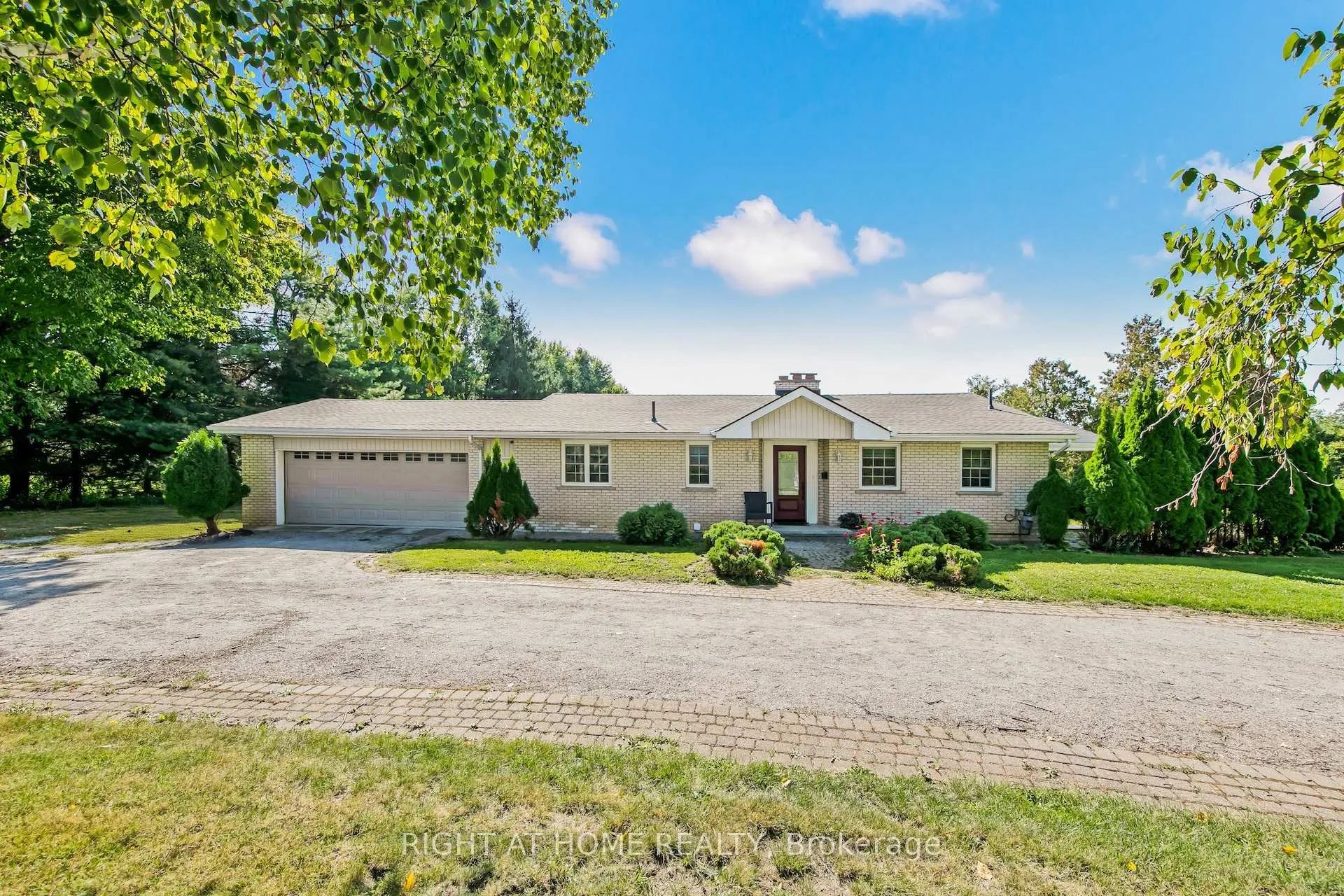 Photo 1 of 1905 Lockhart Road, Innisfil, Rural Innisfil — HOMEH