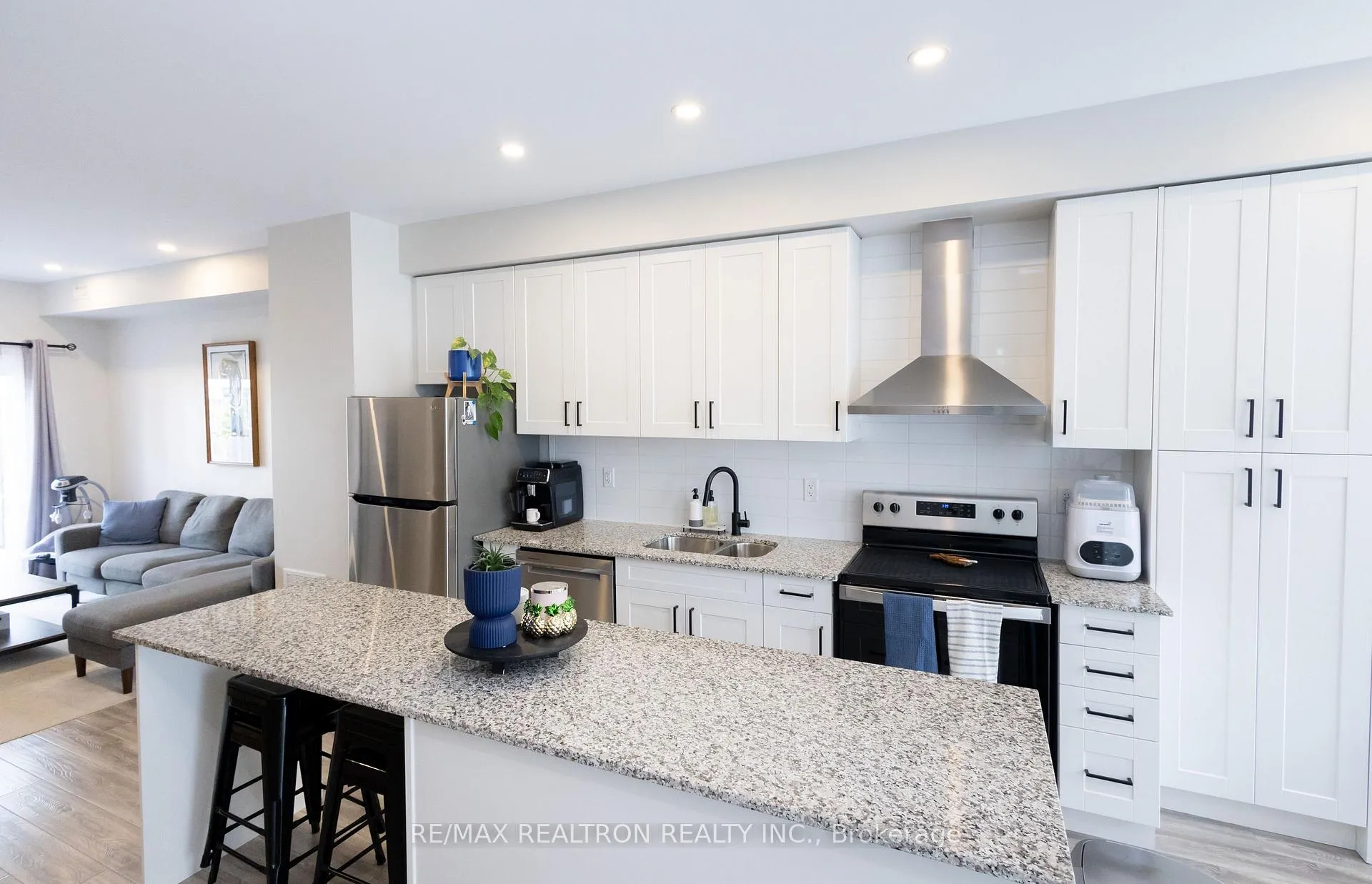Photo 3 of 1623 Pleasure Valley Path N, Oshawa, Samac — HOMEH