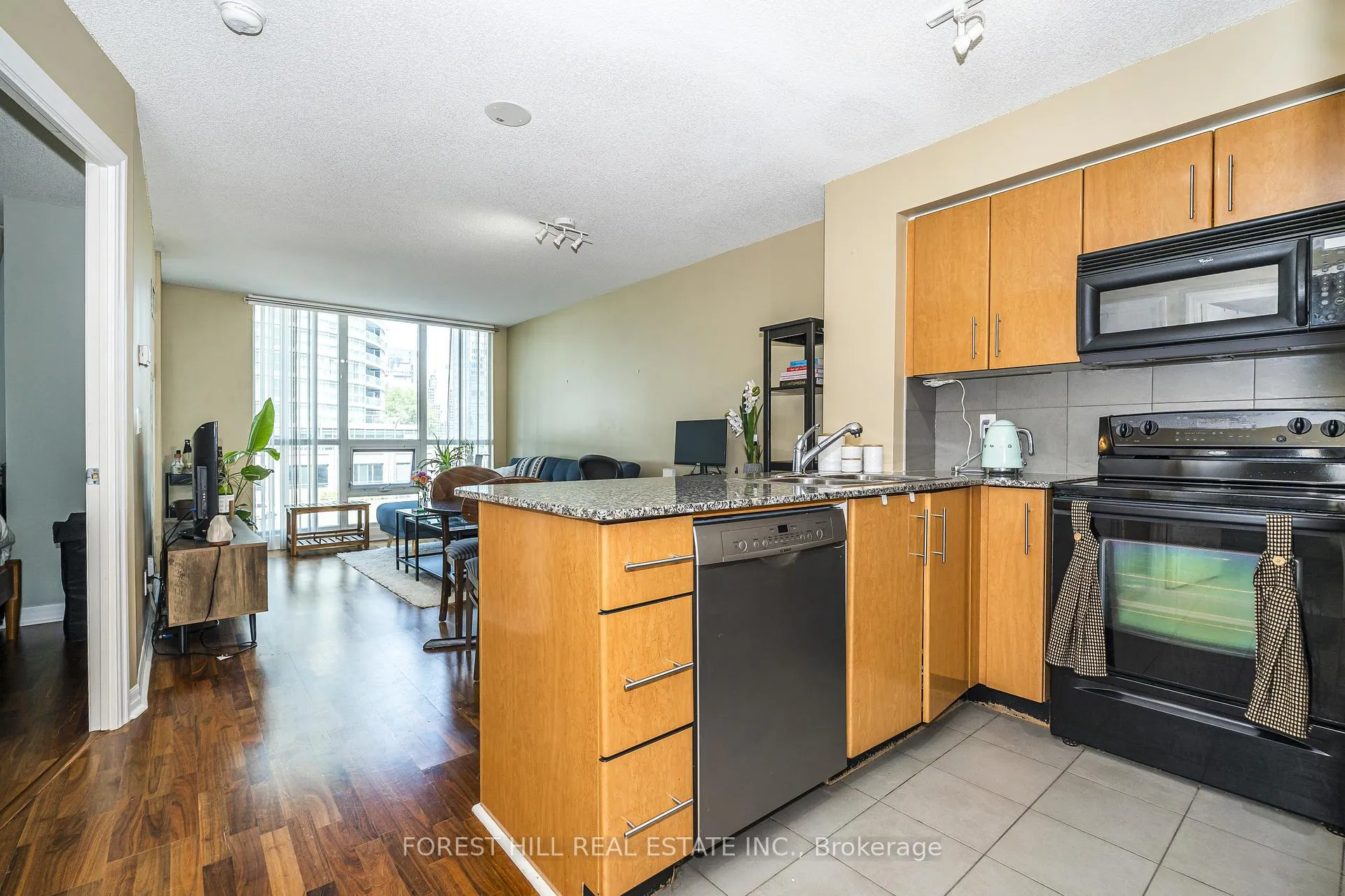 Photo 3 of Unit 604, 16 Yonge Street, Toronto, Waterfront Communities — HOMEH