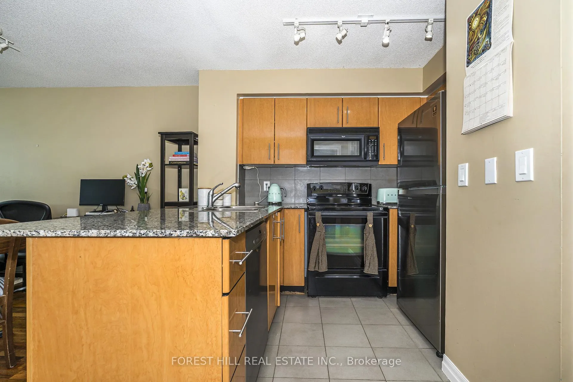 Photo 5 of Unit 604, 16 Yonge Street, Toronto, Waterfront Communities — HOMEH