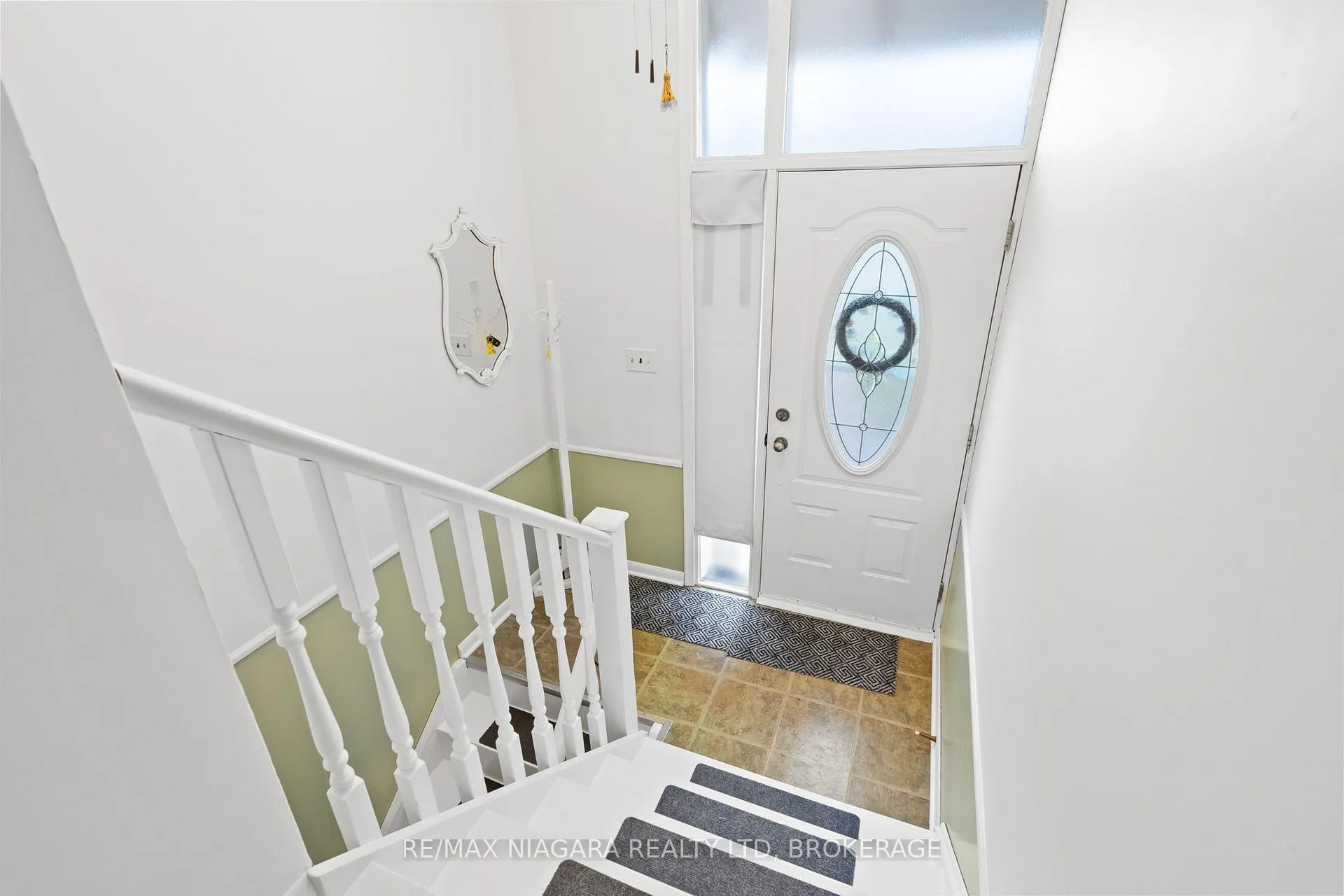 Photo 5 of 13 Ridgewood Avenue, Port Colborne, Sugarloaf — HOMEH