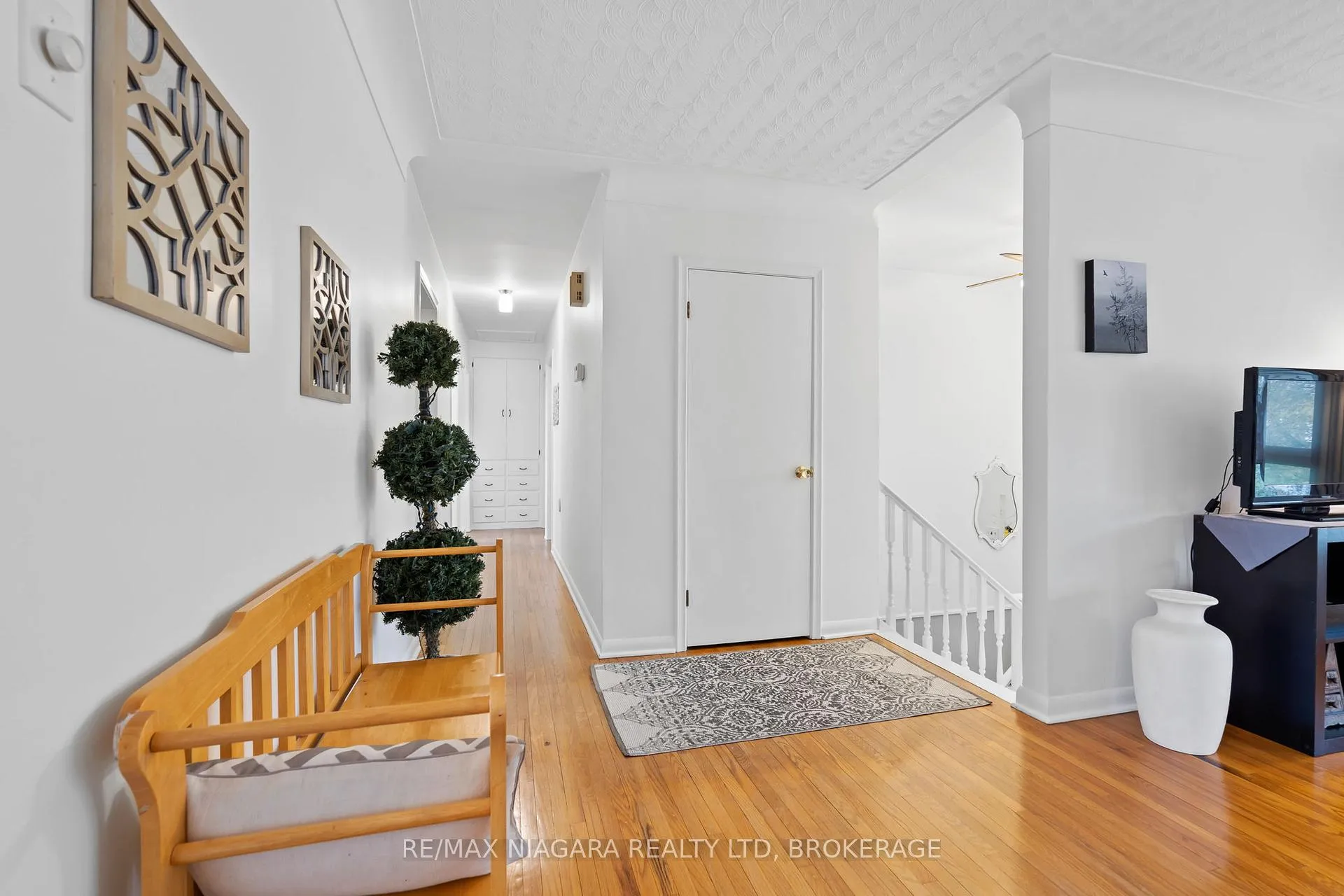 Photo 9 of 13 Ridgewood Avenue, Port Colborne, Sugarloaf — HOMEH