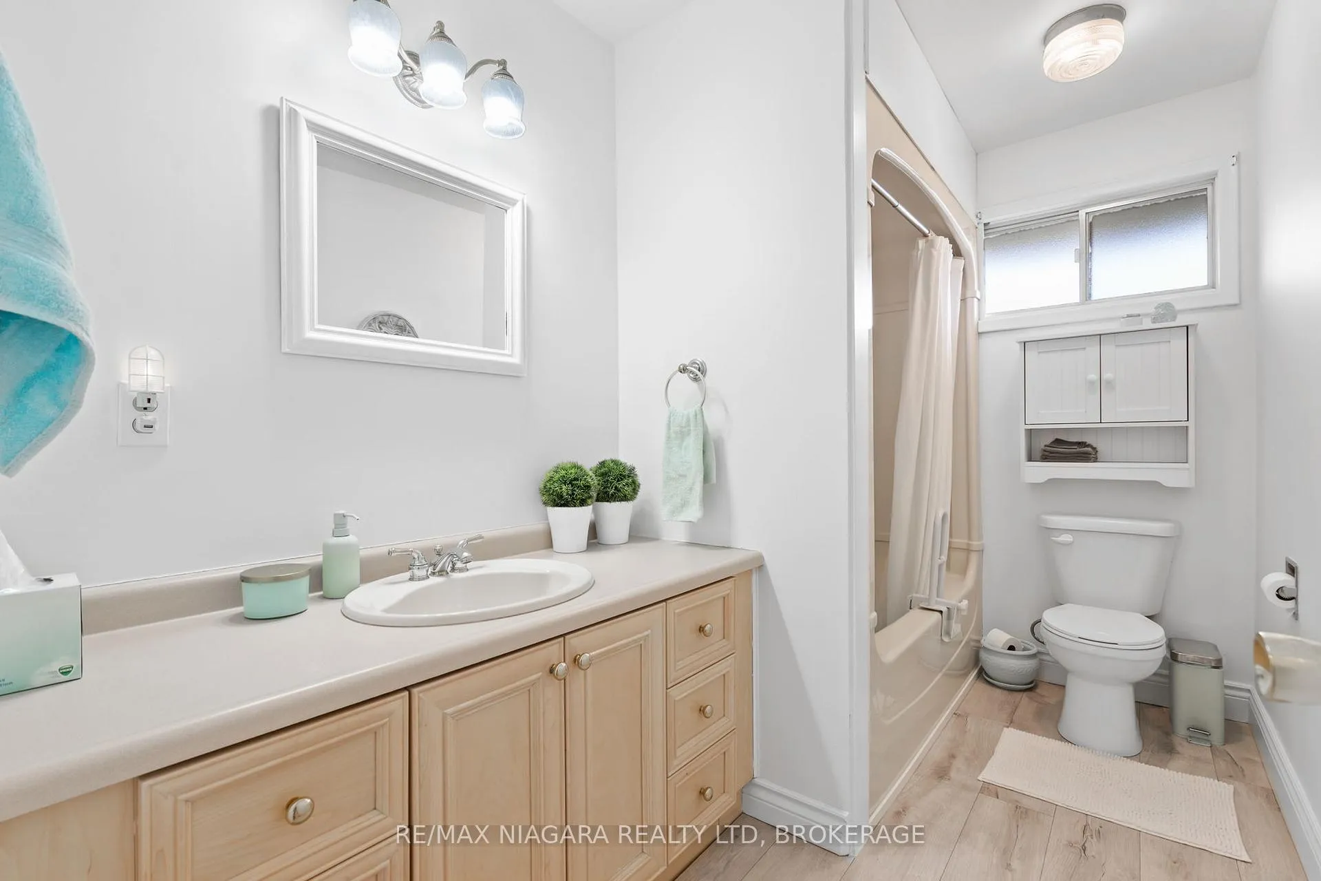 Photo 14 of 13 Ridgewood Avenue, Port Colborne, Sugarloaf — HOMEH