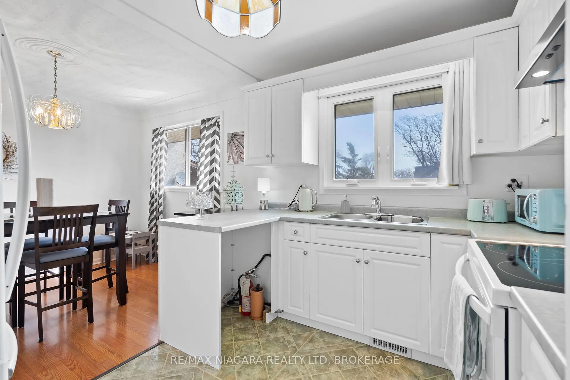 Photo 15 of 13 Ridgewood Avenue, Port Colborne, Sugarloaf — HOMEH