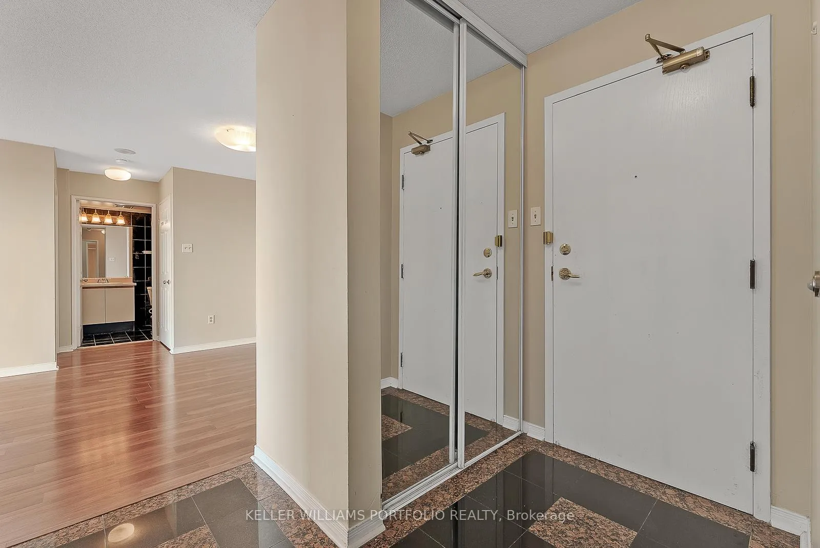 Photo 2 of Unit 1402, 400 Webb Drive, Mississauga, City Centre — HOMEH
