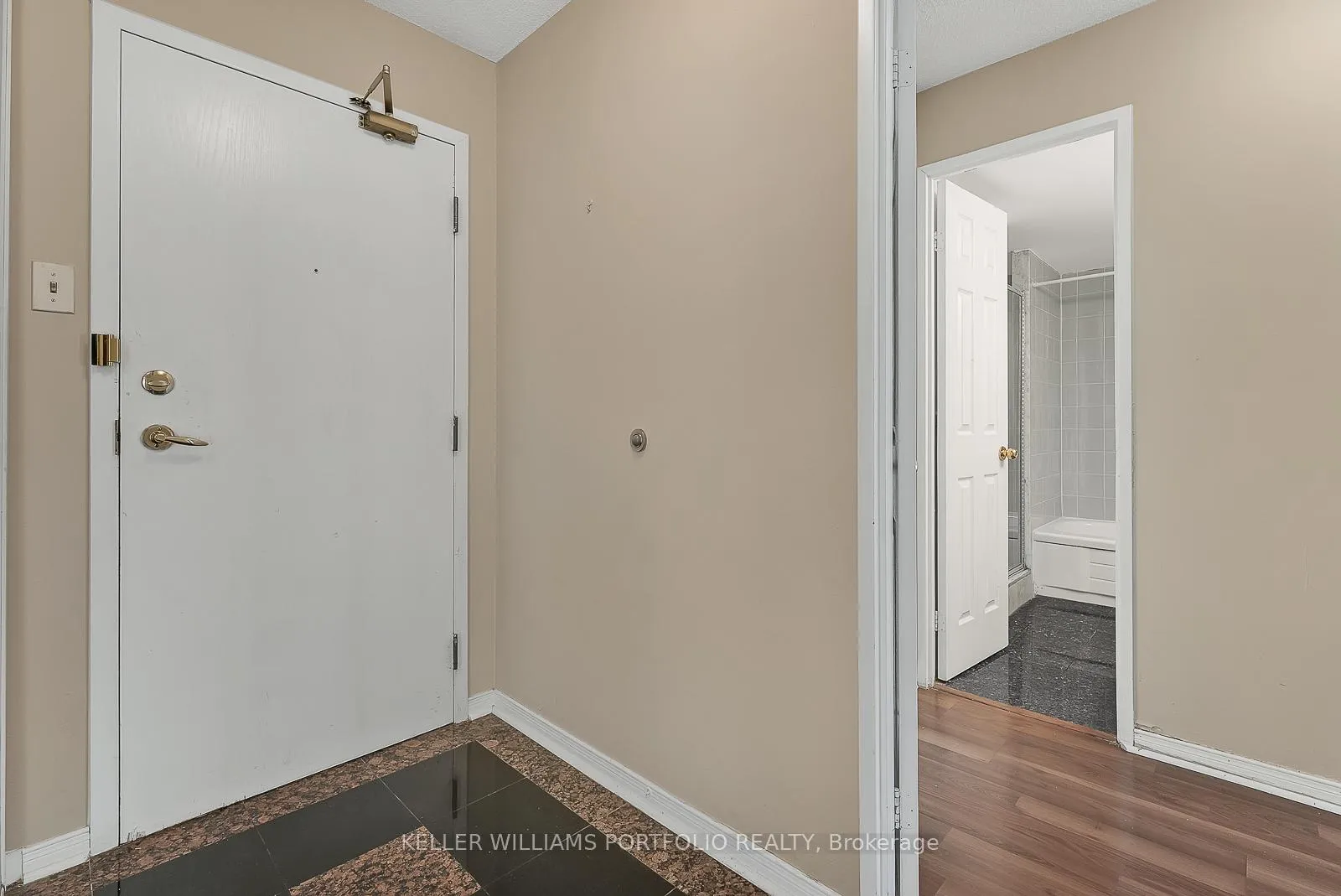 Photo 3 of Unit 1402, 400 Webb Drive, Mississauga, City Centre — HOMEH