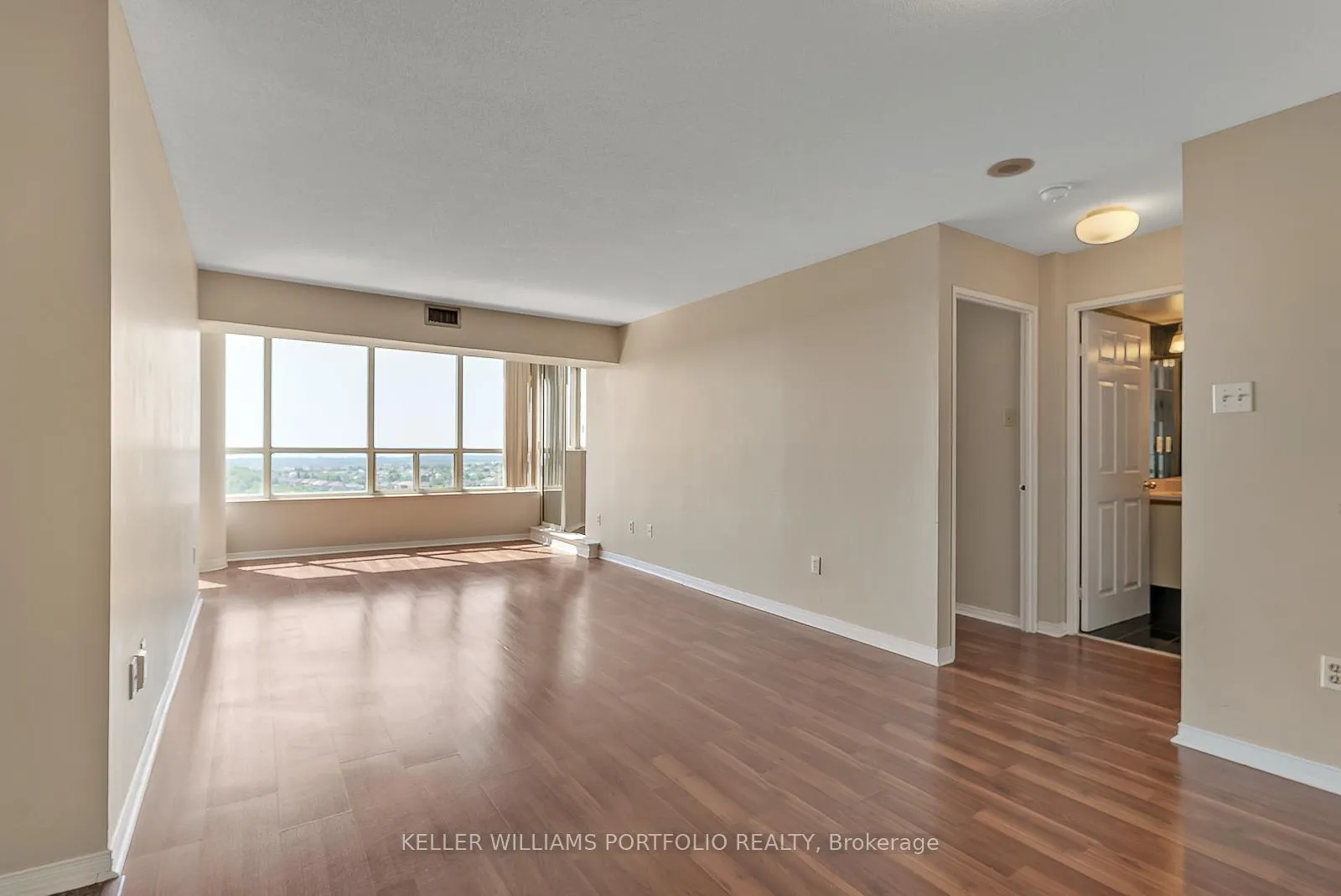Photo 4 of Unit 1402, 400 Webb Drive, Mississauga, City Centre — HOMEH