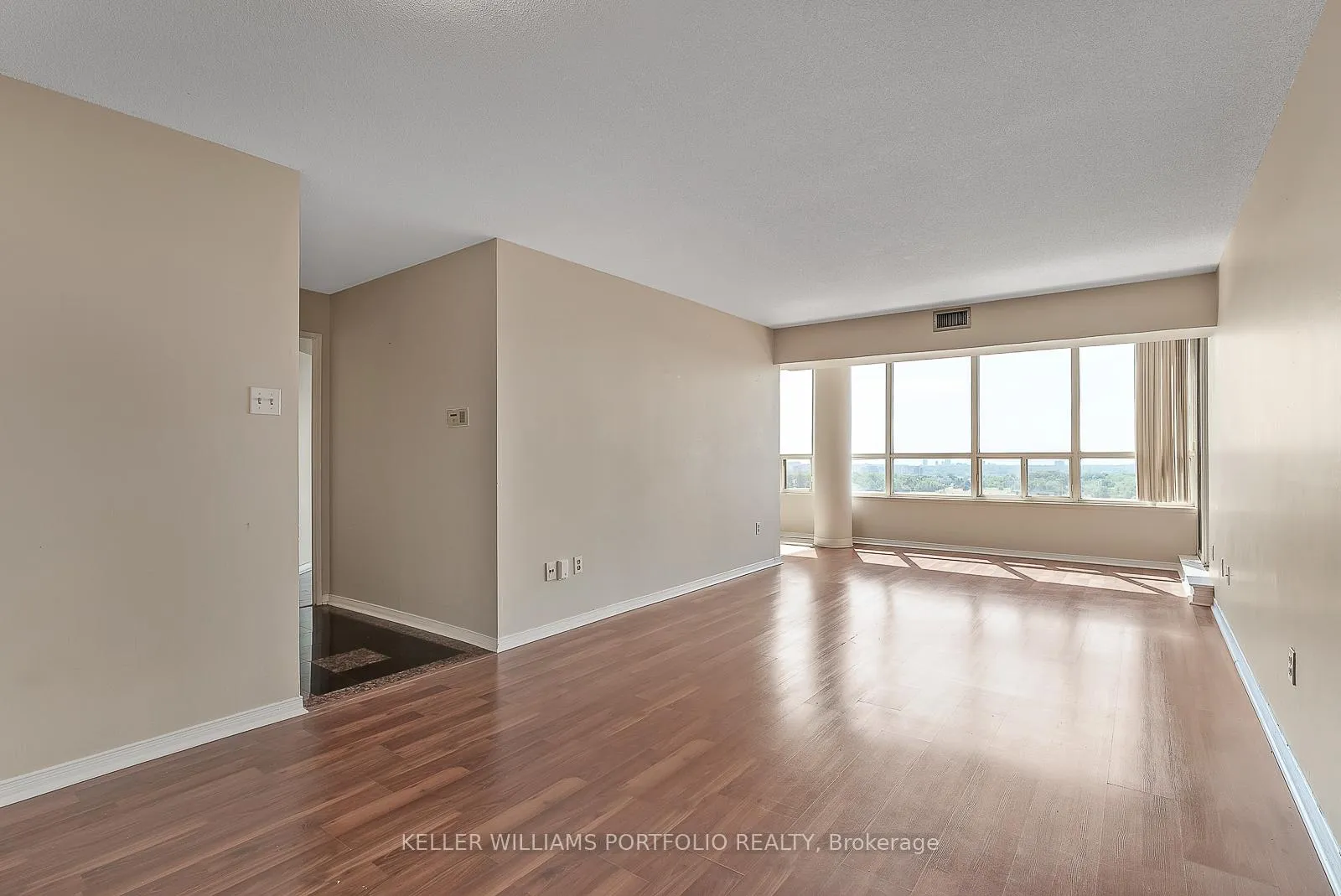 Photo 5 of Unit 1402, 400 Webb Drive, Mississauga, City Centre — HOMEH
