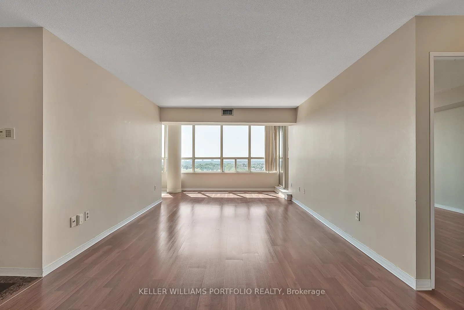Photo 6 of Unit 1402, 400 Webb Drive, Mississauga, City Centre — HOMEH