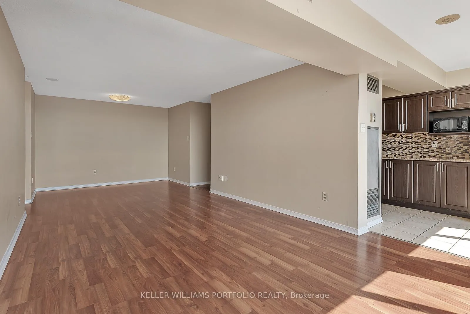 Photo 7 of Unit 1402, 400 Webb Drive, Mississauga, City Centre — HOMEH